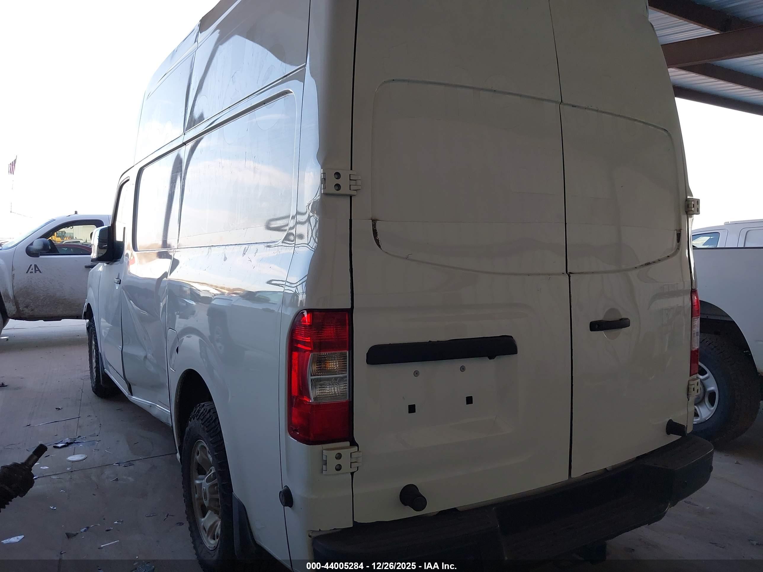 NISSAN NV image 3