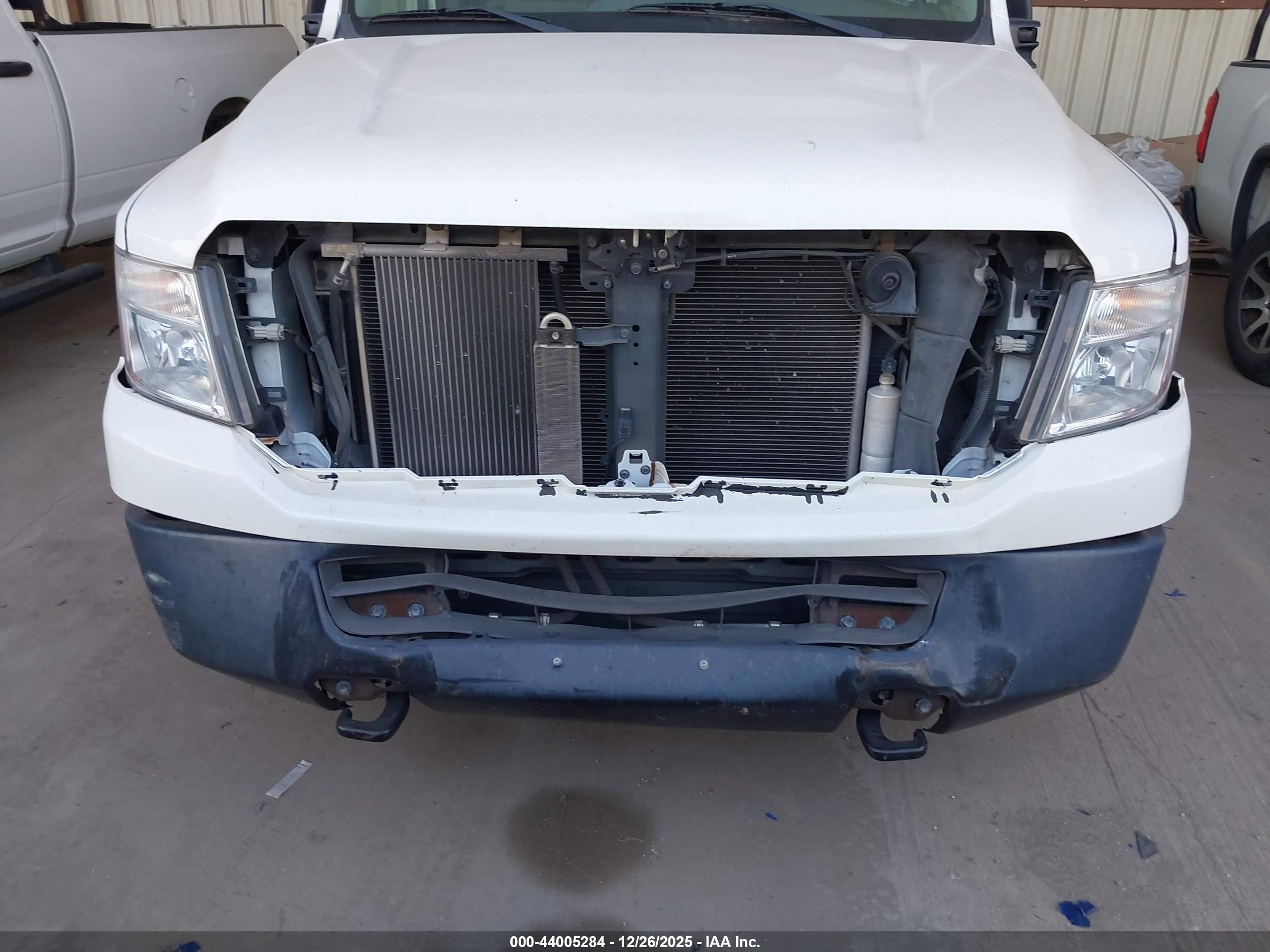 NISSAN NV image 6
