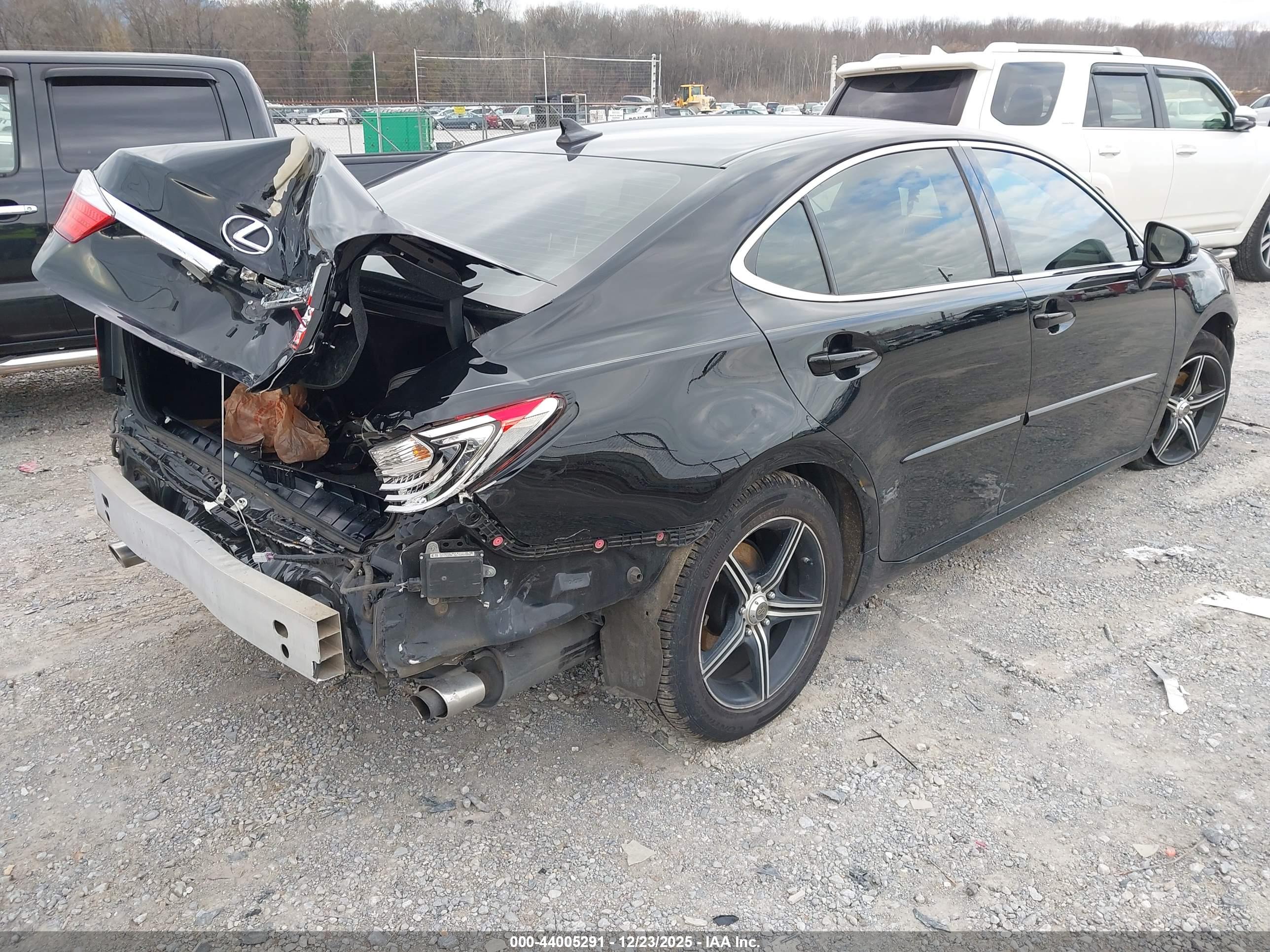 LEXUS ES image 4