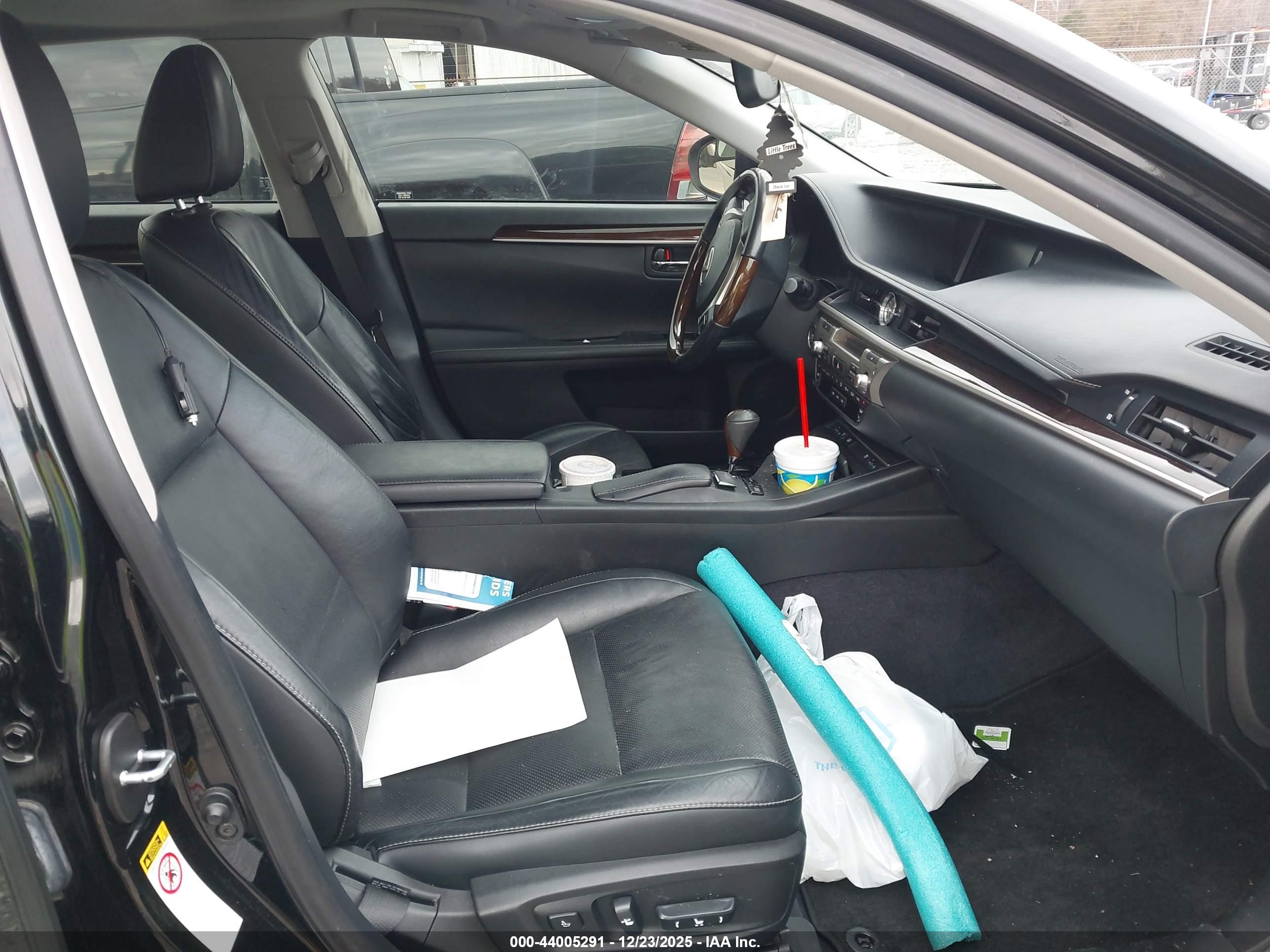 LEXUS ES image 5