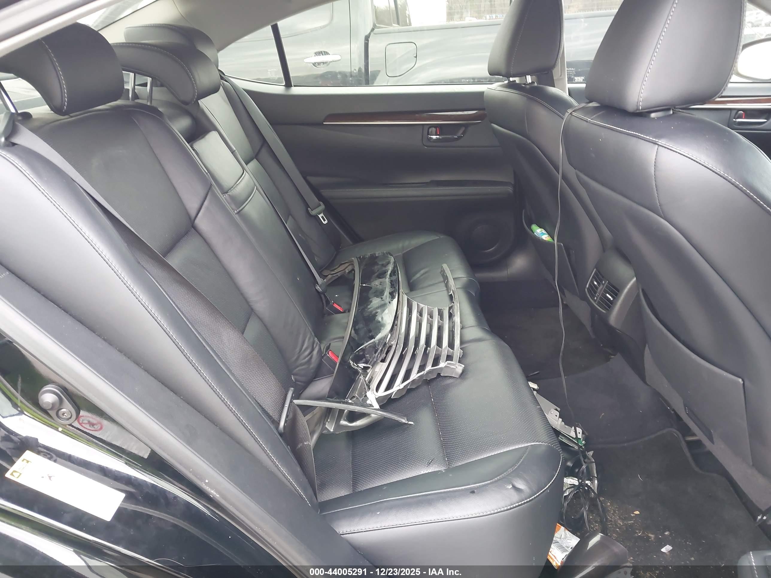 LEXUS ES image 8