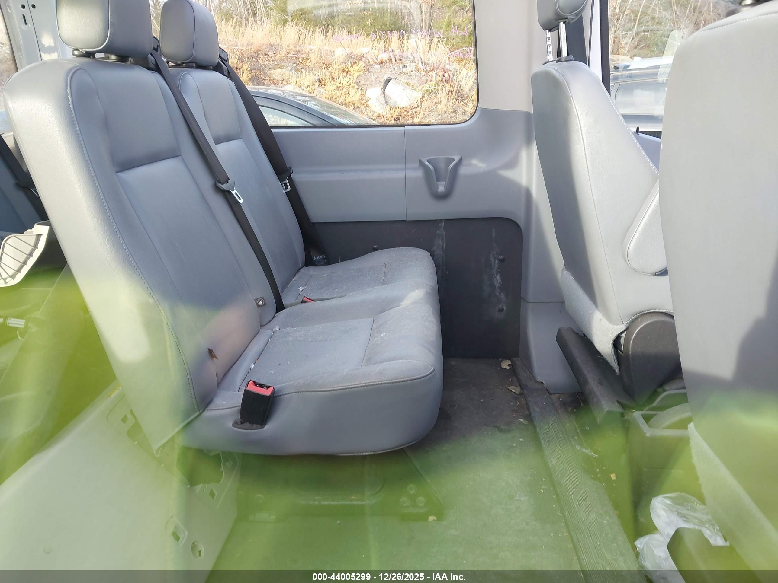 FORD TRANSIT-150 image 8