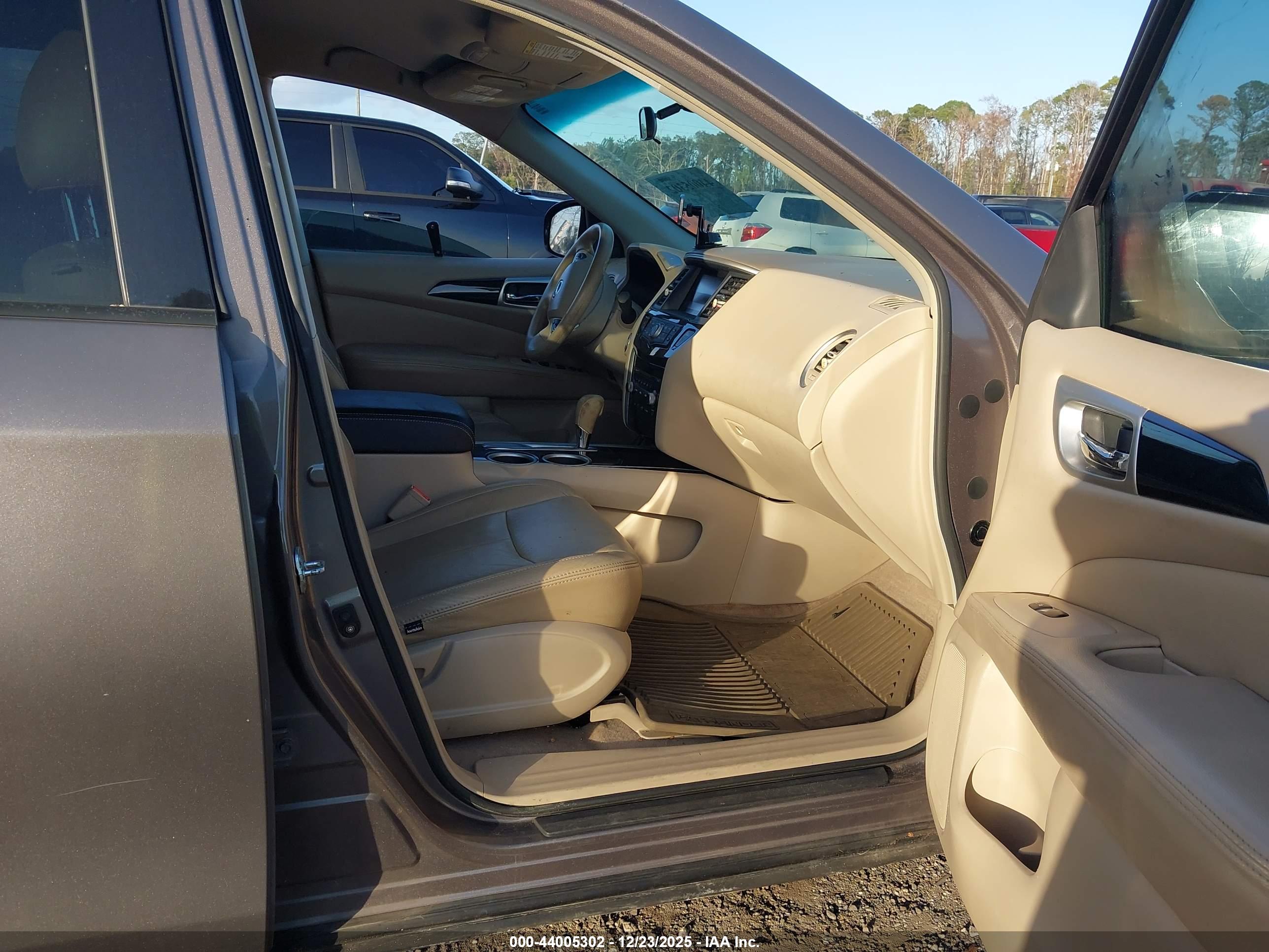 NISSAN PATHFINDER image 5