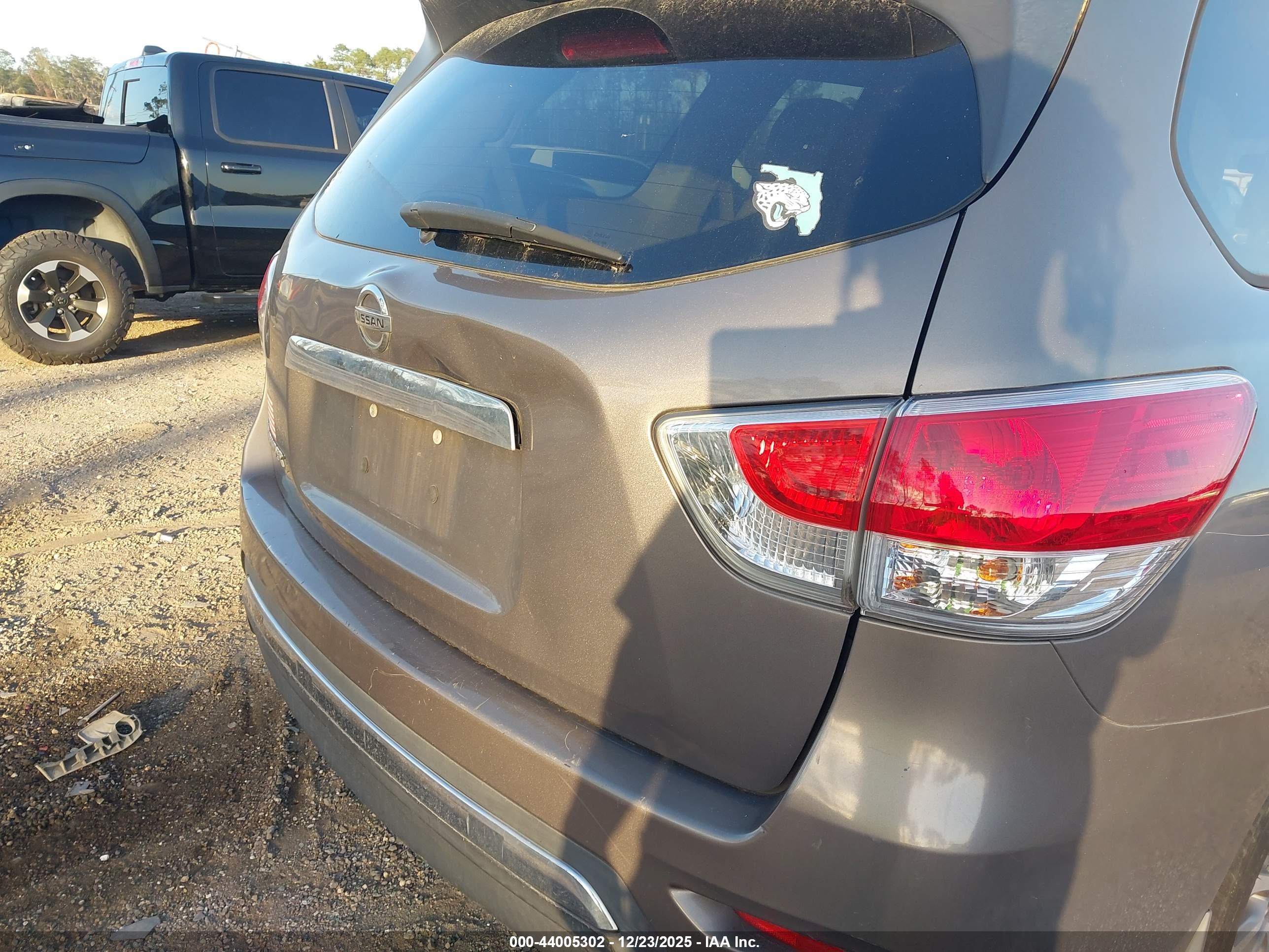 NISSAN PATHFINDER image 6