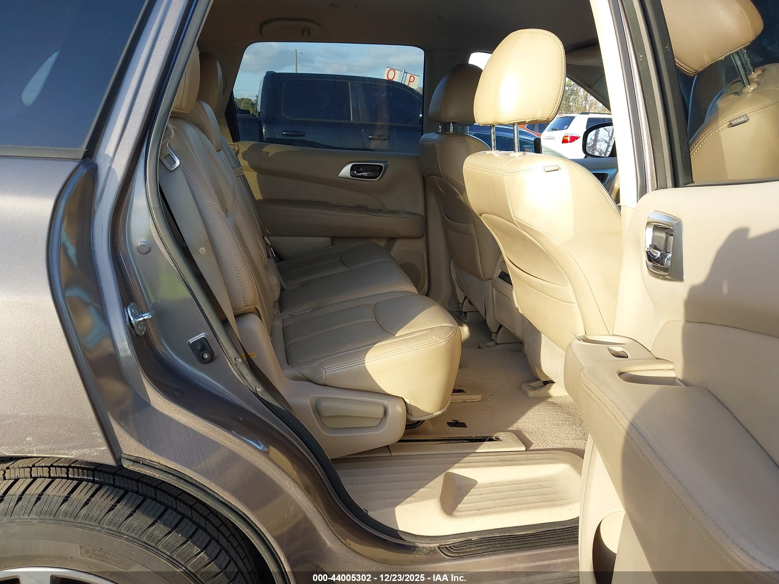 NISSAN PATHFINDER image 8