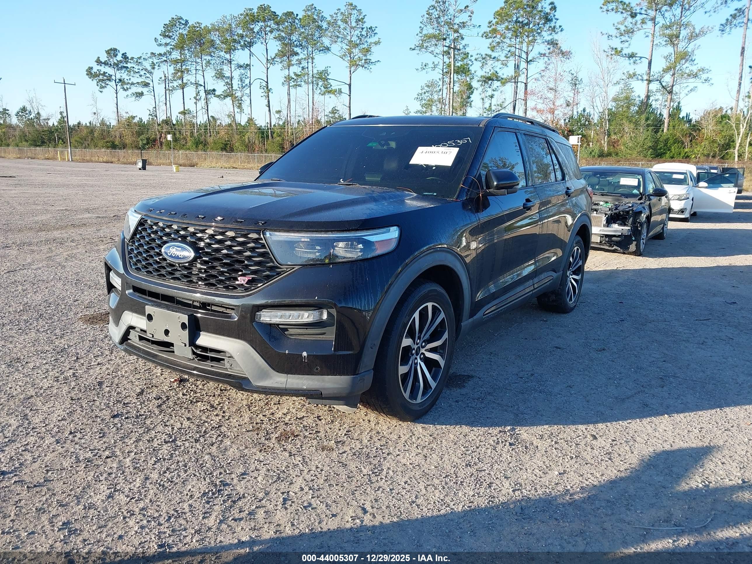 FORD EXPLORER image 2