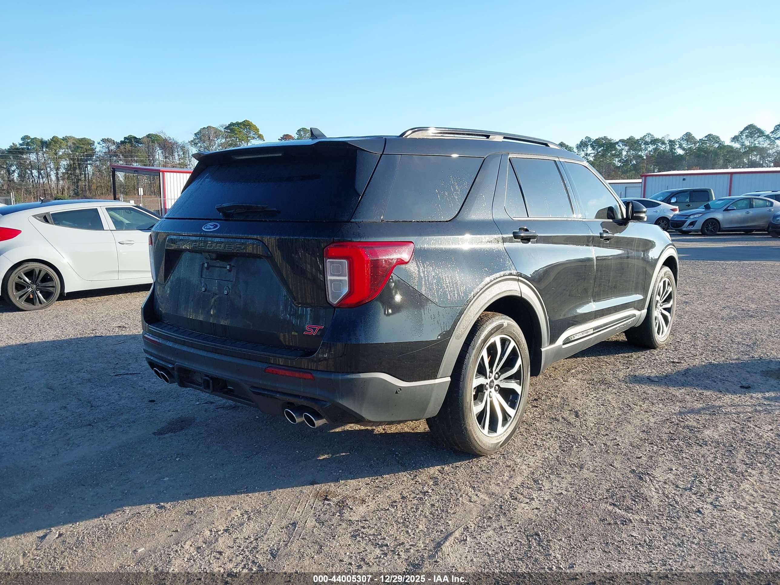 FORD EXPLORER image 4