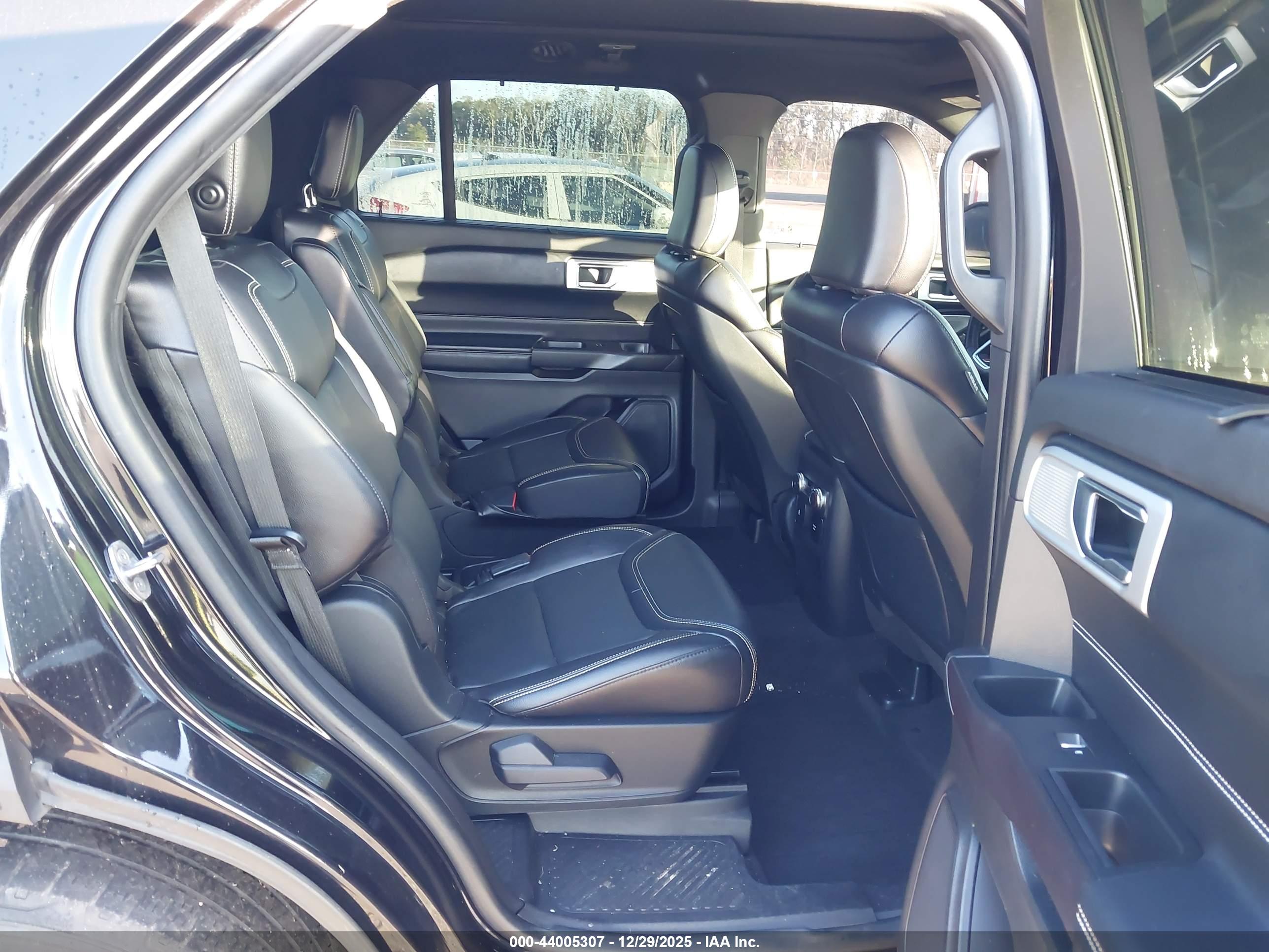 FORD EXPLORER image 8