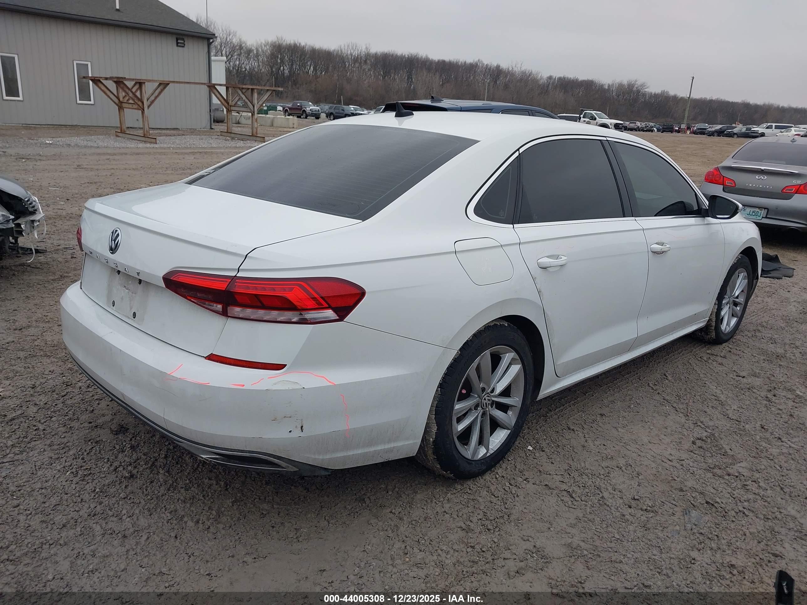 VOLKSWAGEN PASSAT image 4