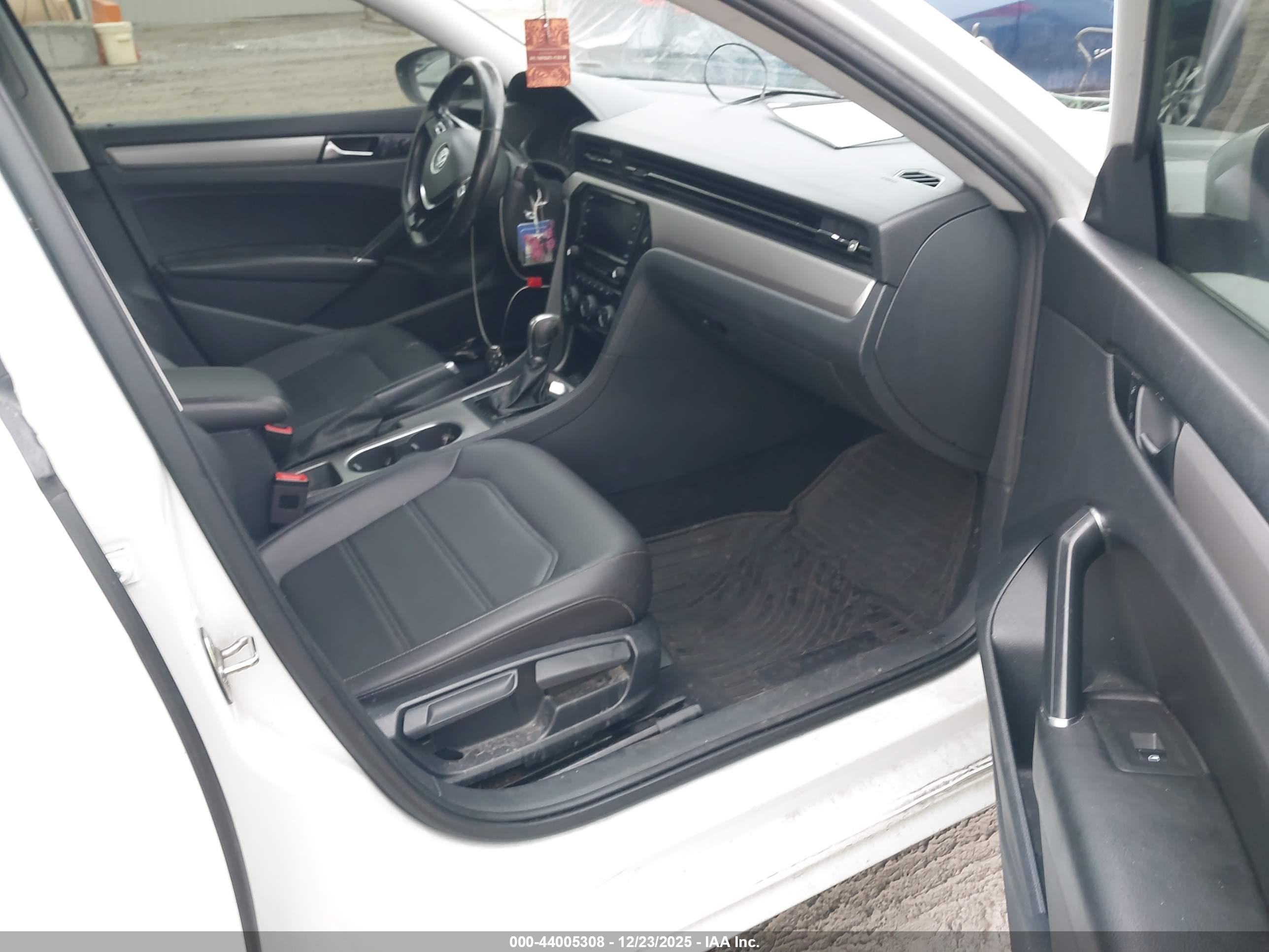 VOLKSWAGEN PASSAT image 5