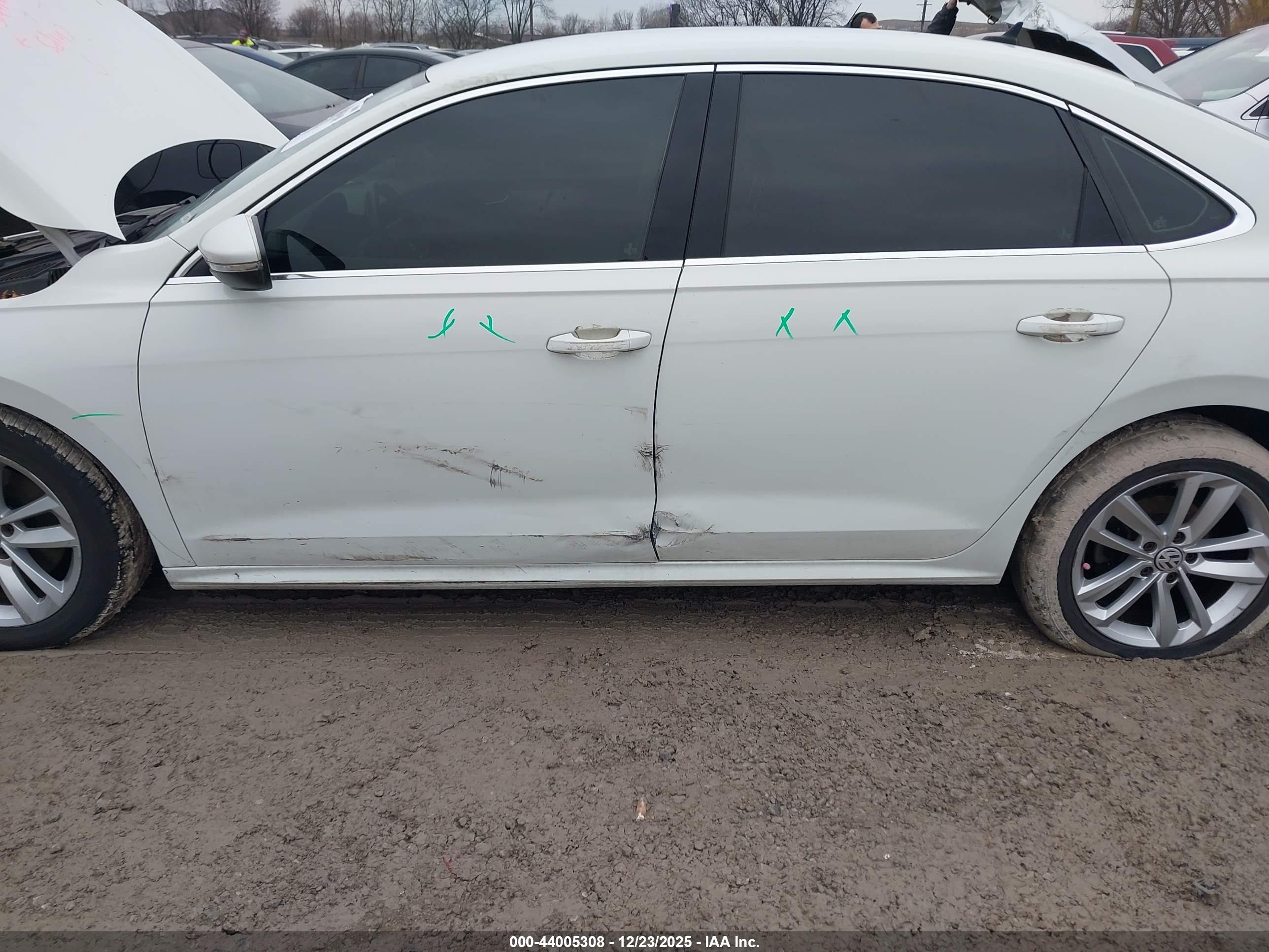 VOLKSWAGEN PASSAT image 6