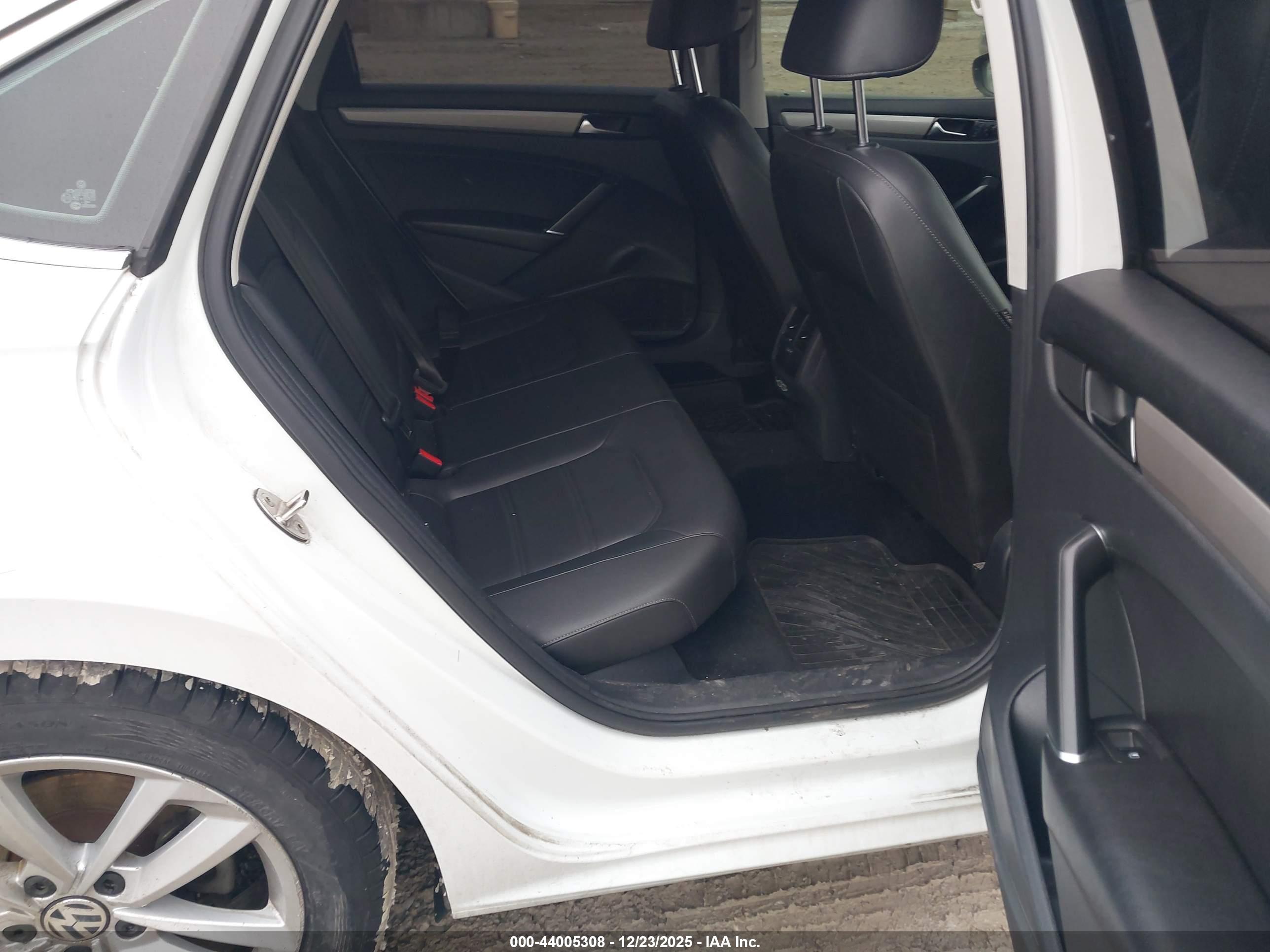 VOLKSWAGEN PASSAT image 8
