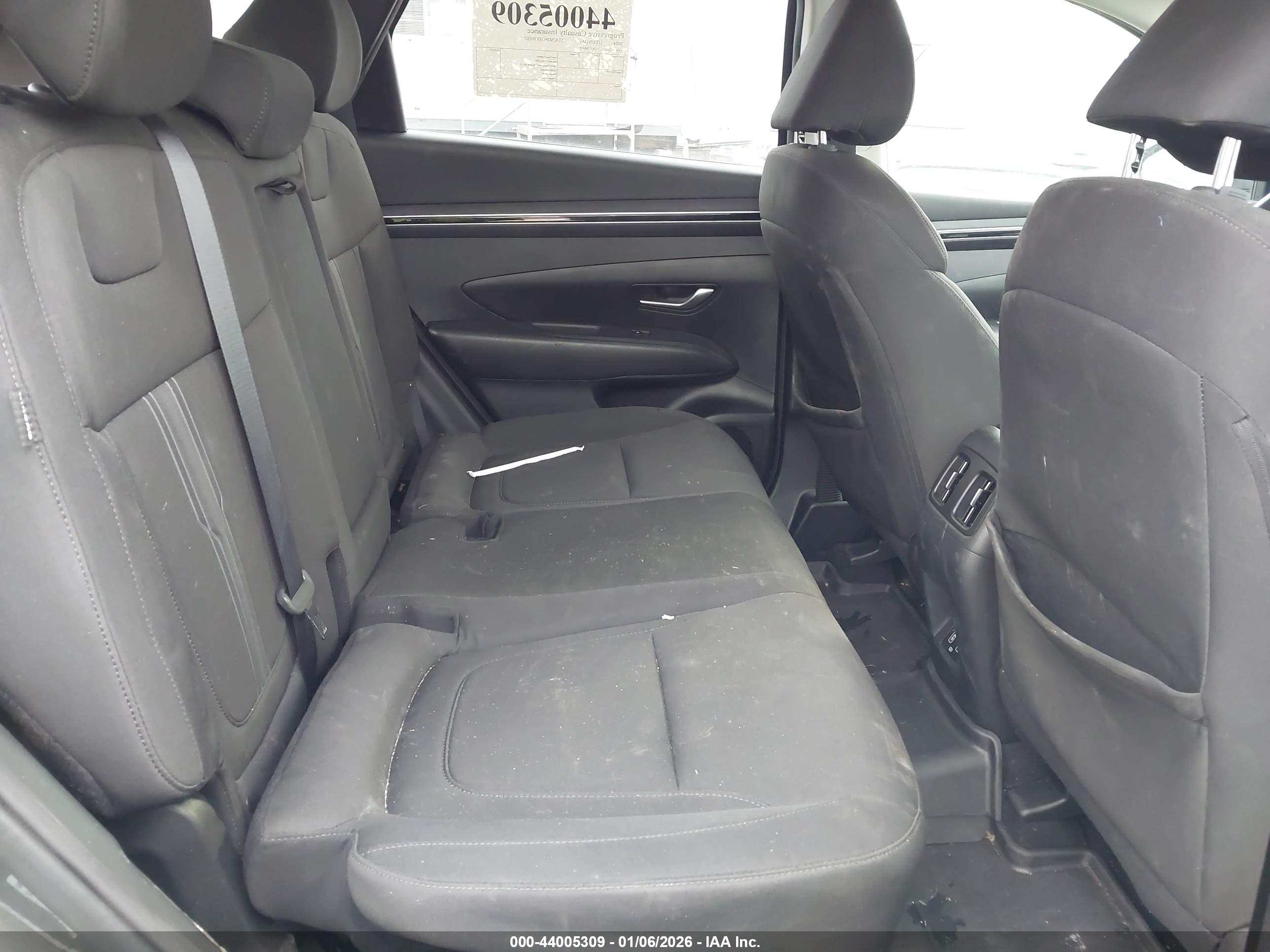 HYUNDAI TUCSON image 8