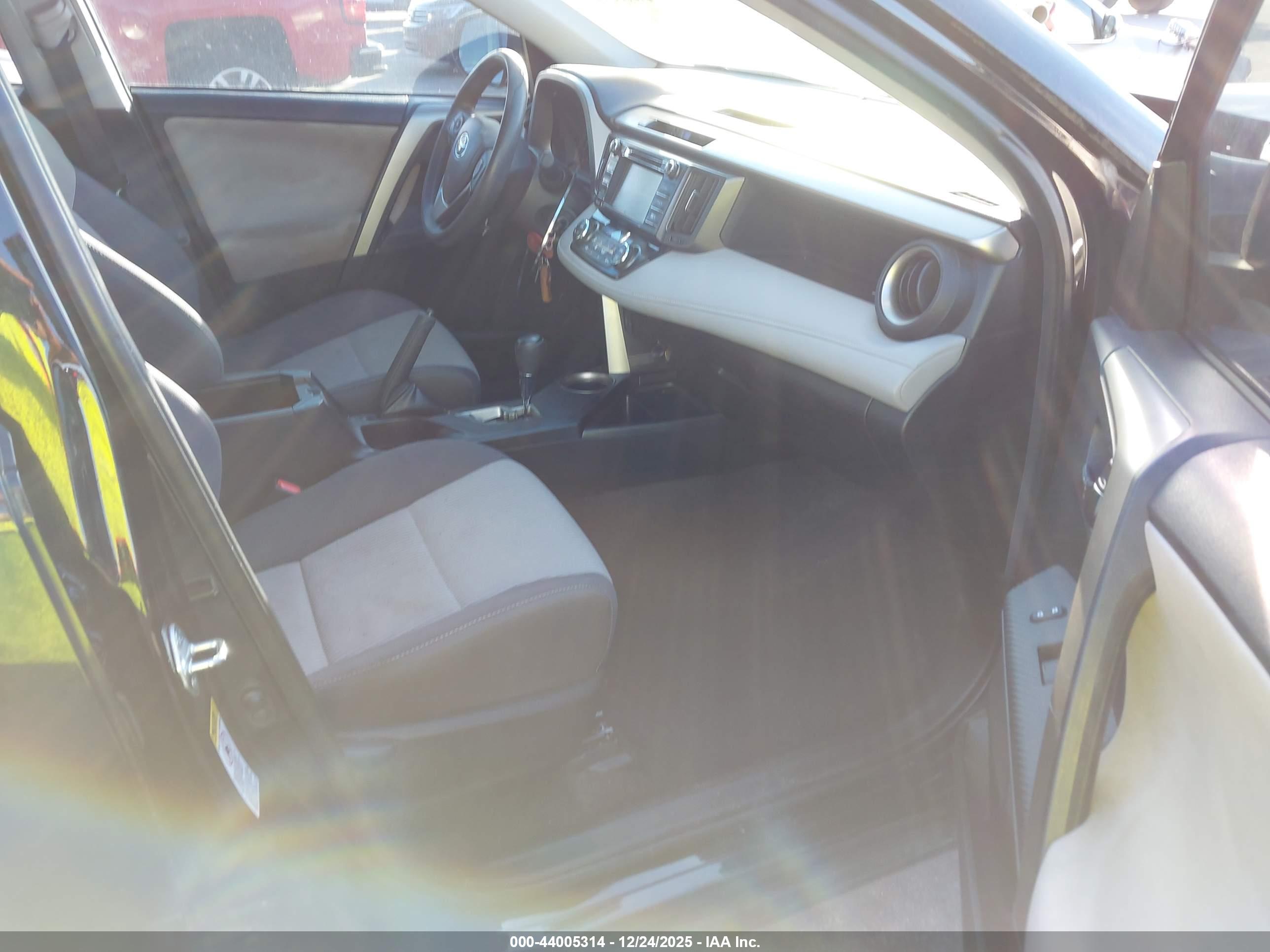 TOYOTA RAV4 image 5