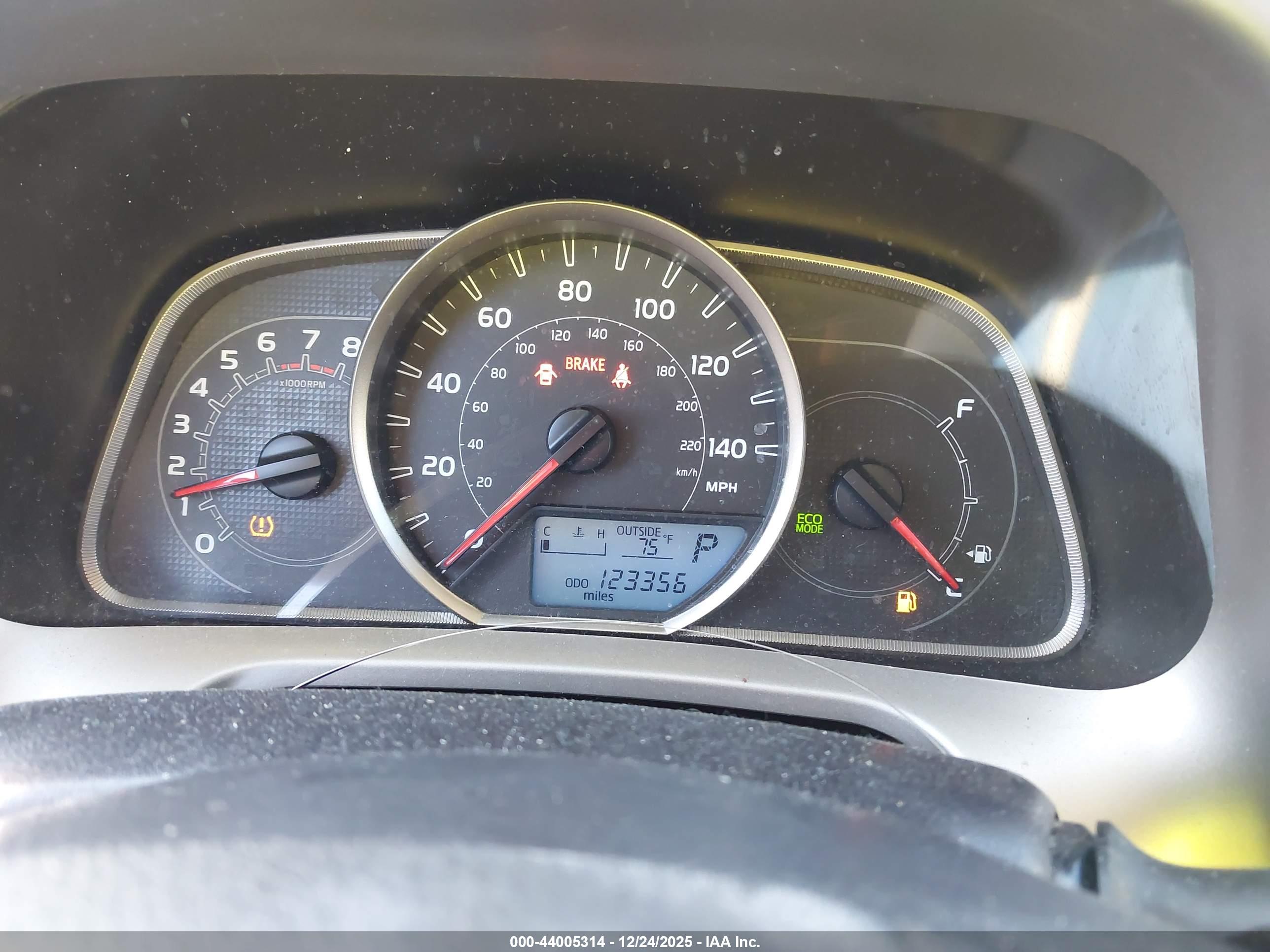 TOYOTA RAV4 image 7