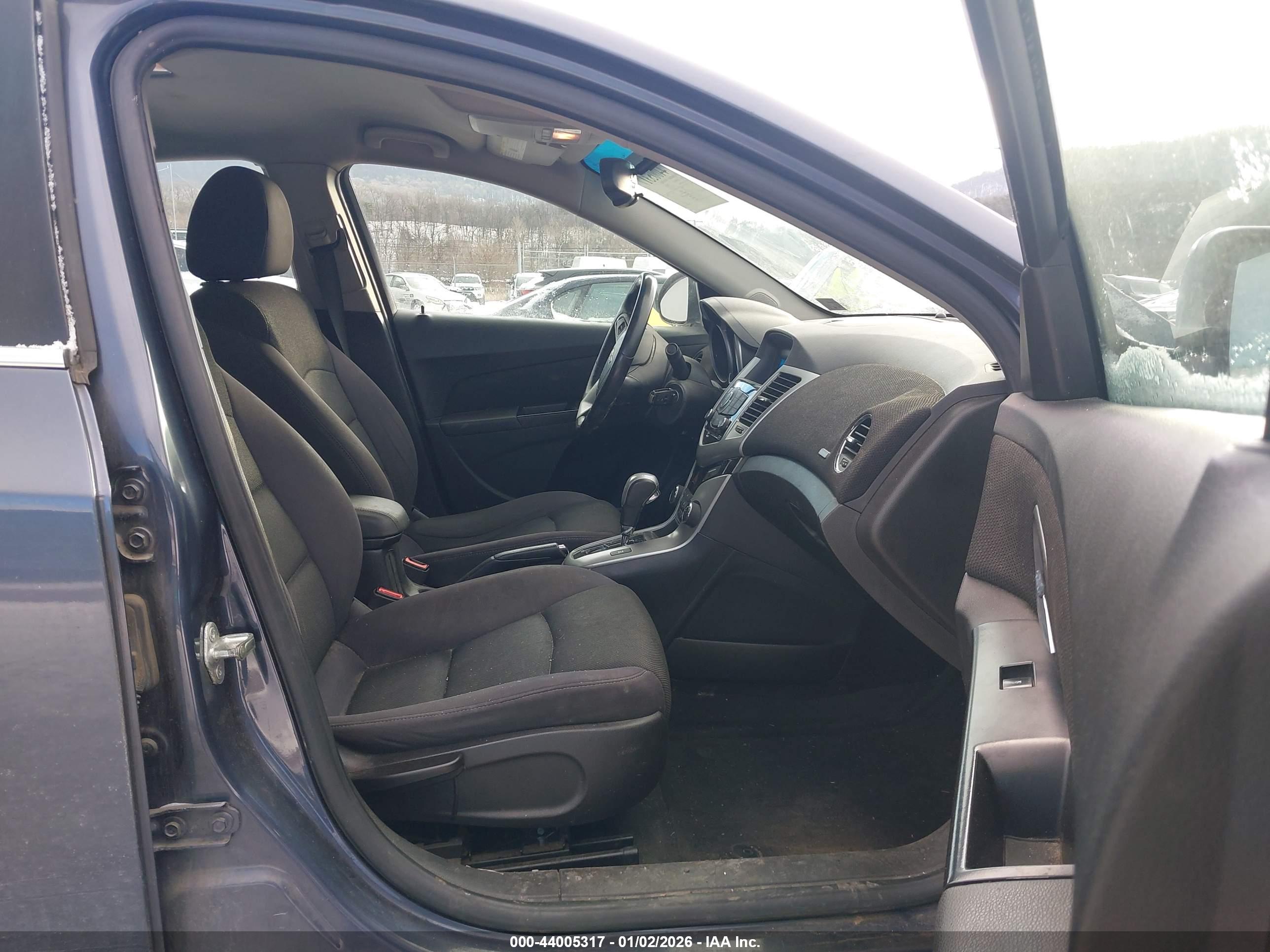 CHEVROLET CRUZE image 5