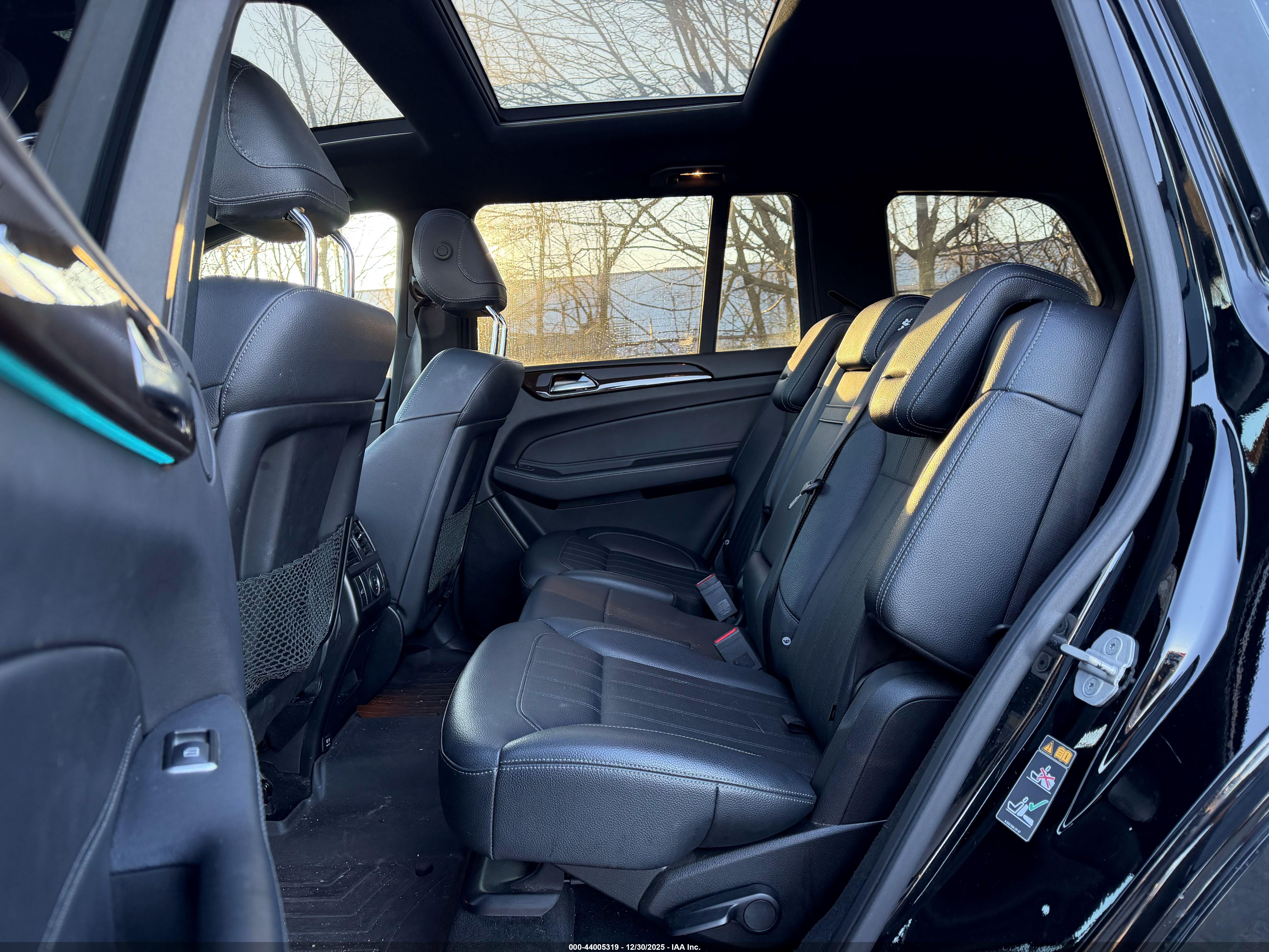 MERCEDES-BENZ GLS image 8