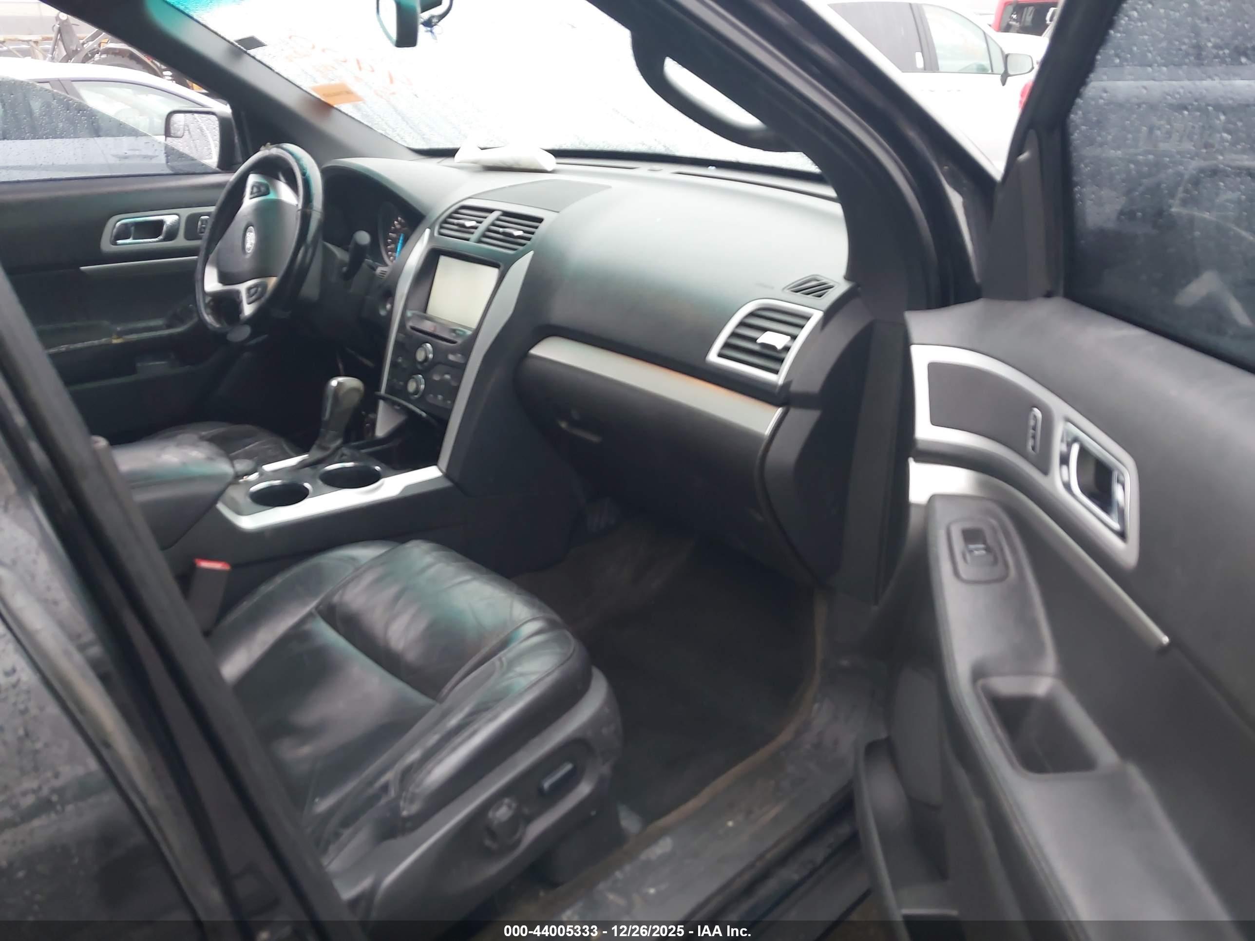 FORD EXPLORER image 5