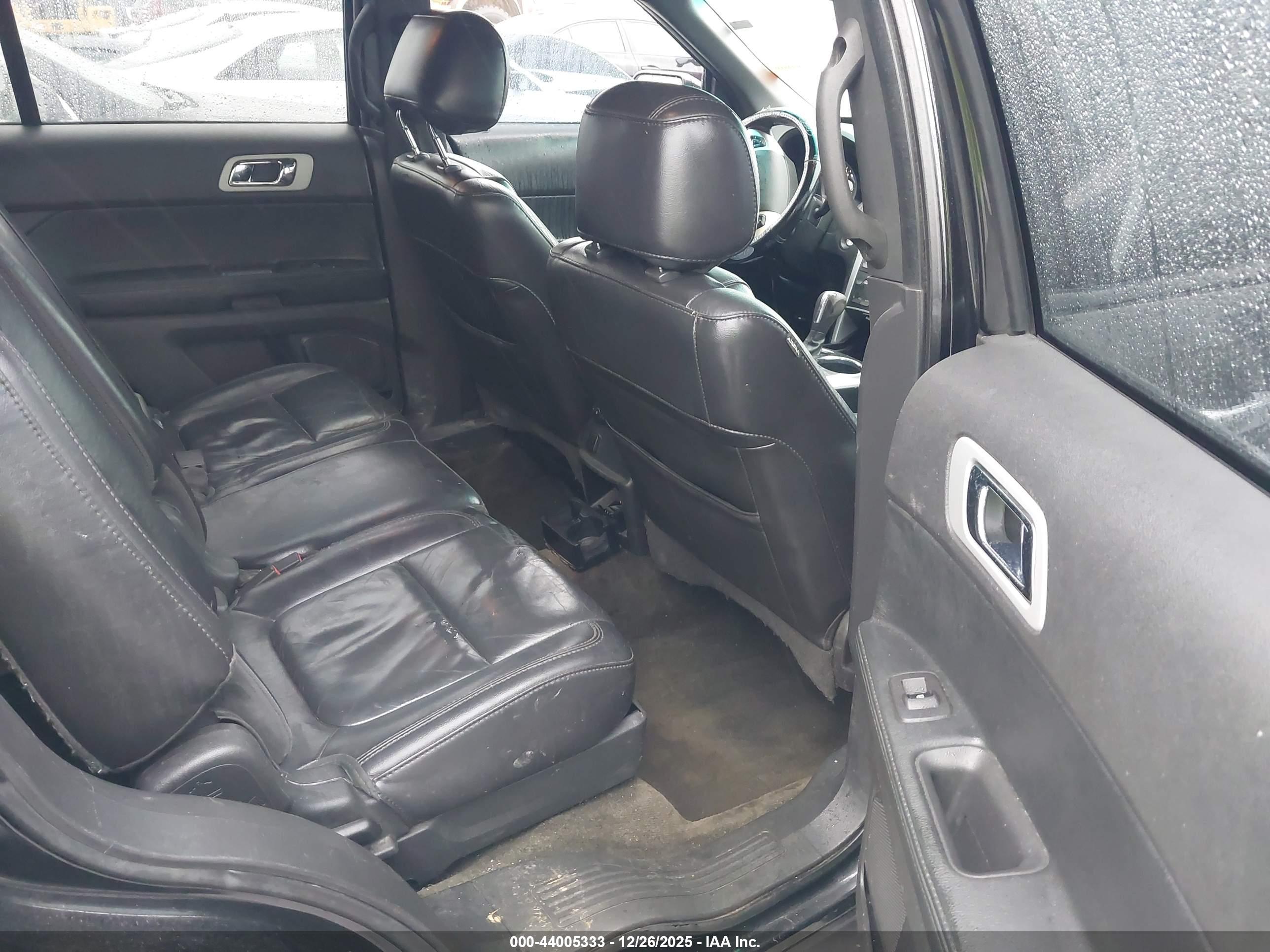 FORD EXPLORER image 8
