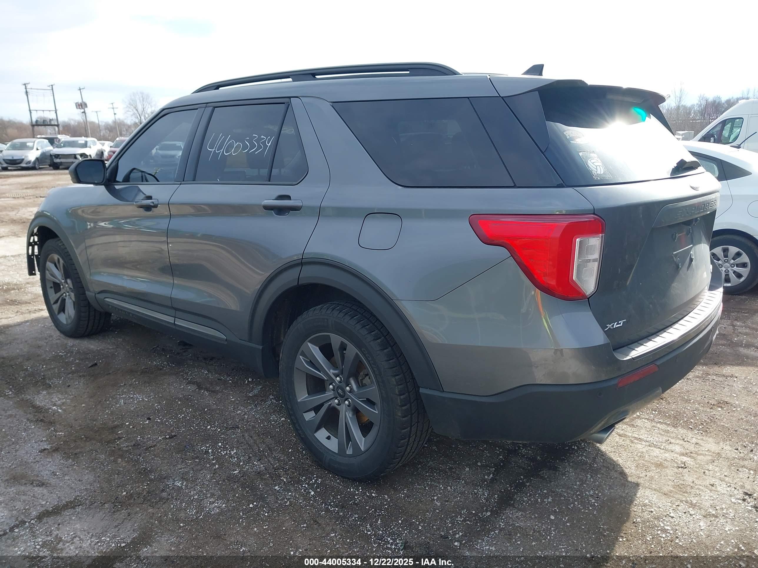 FORD EXPLORER image 3
