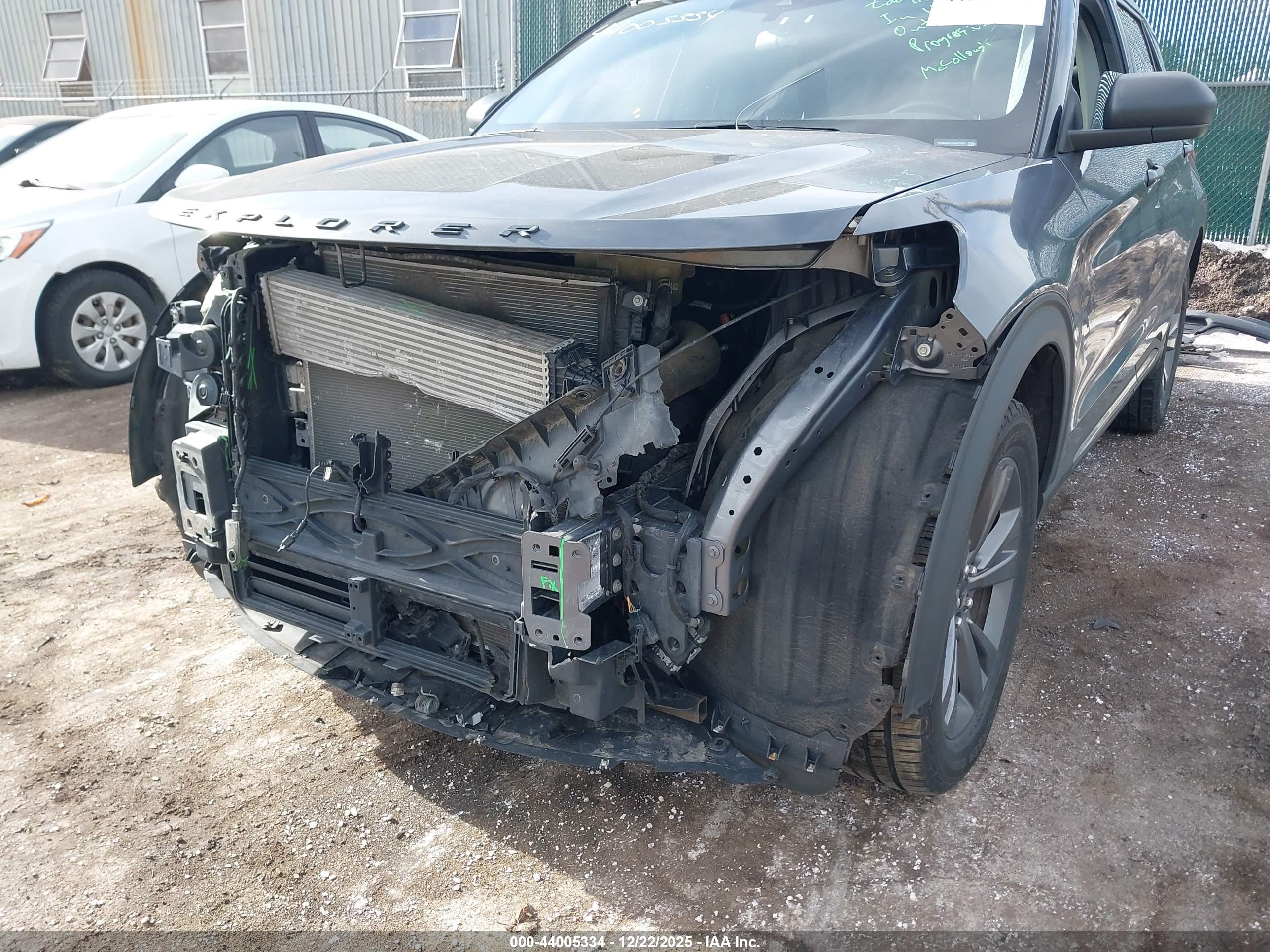 FORD EXPLORER image 6