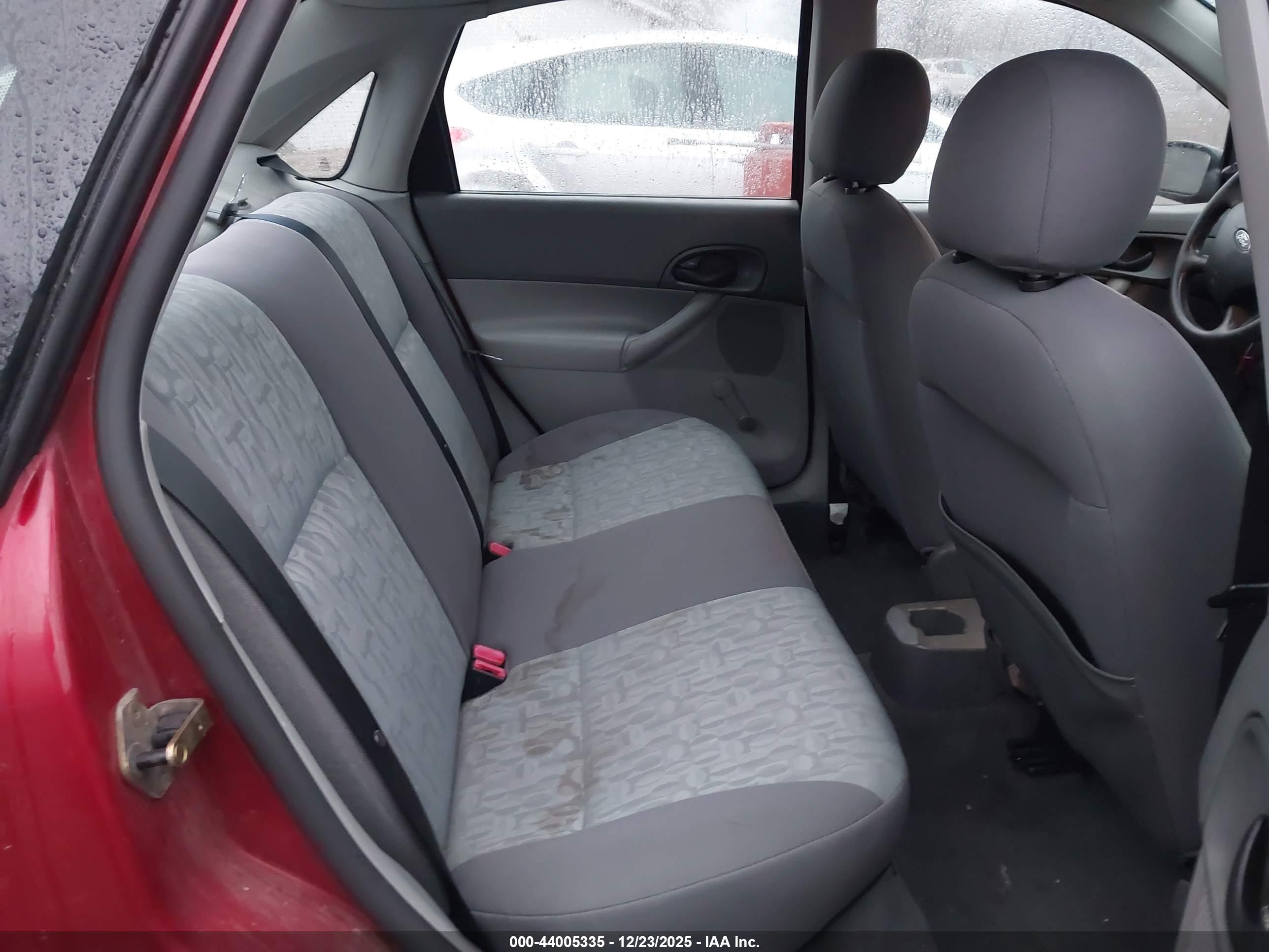 FORD FOCUS image 8