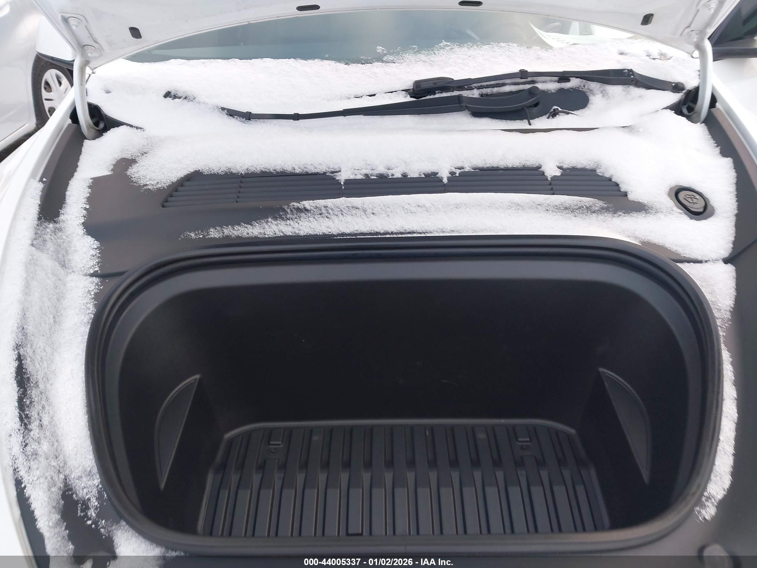 TESLA MODEL image 10