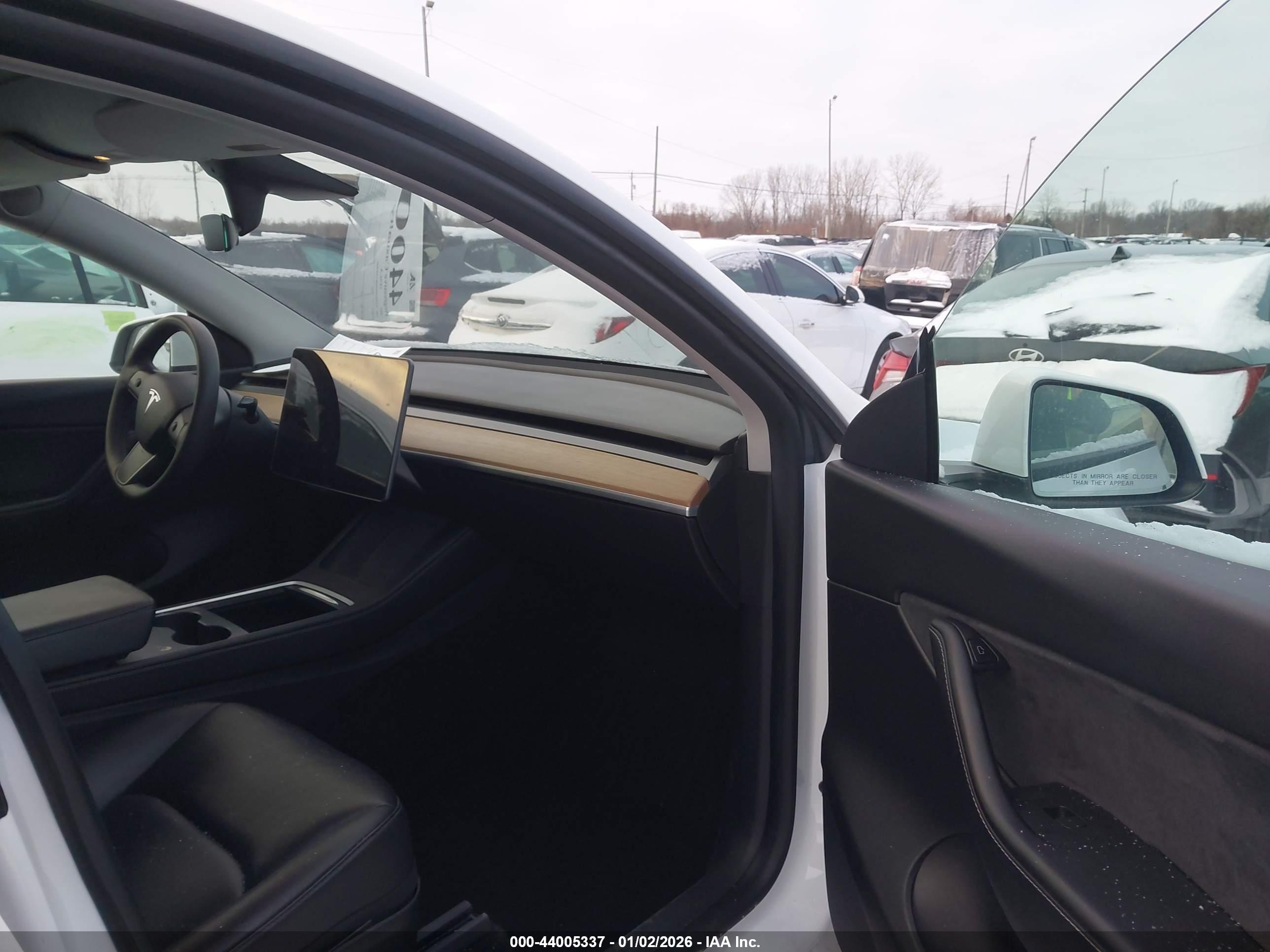 TESLA MODEL image 5