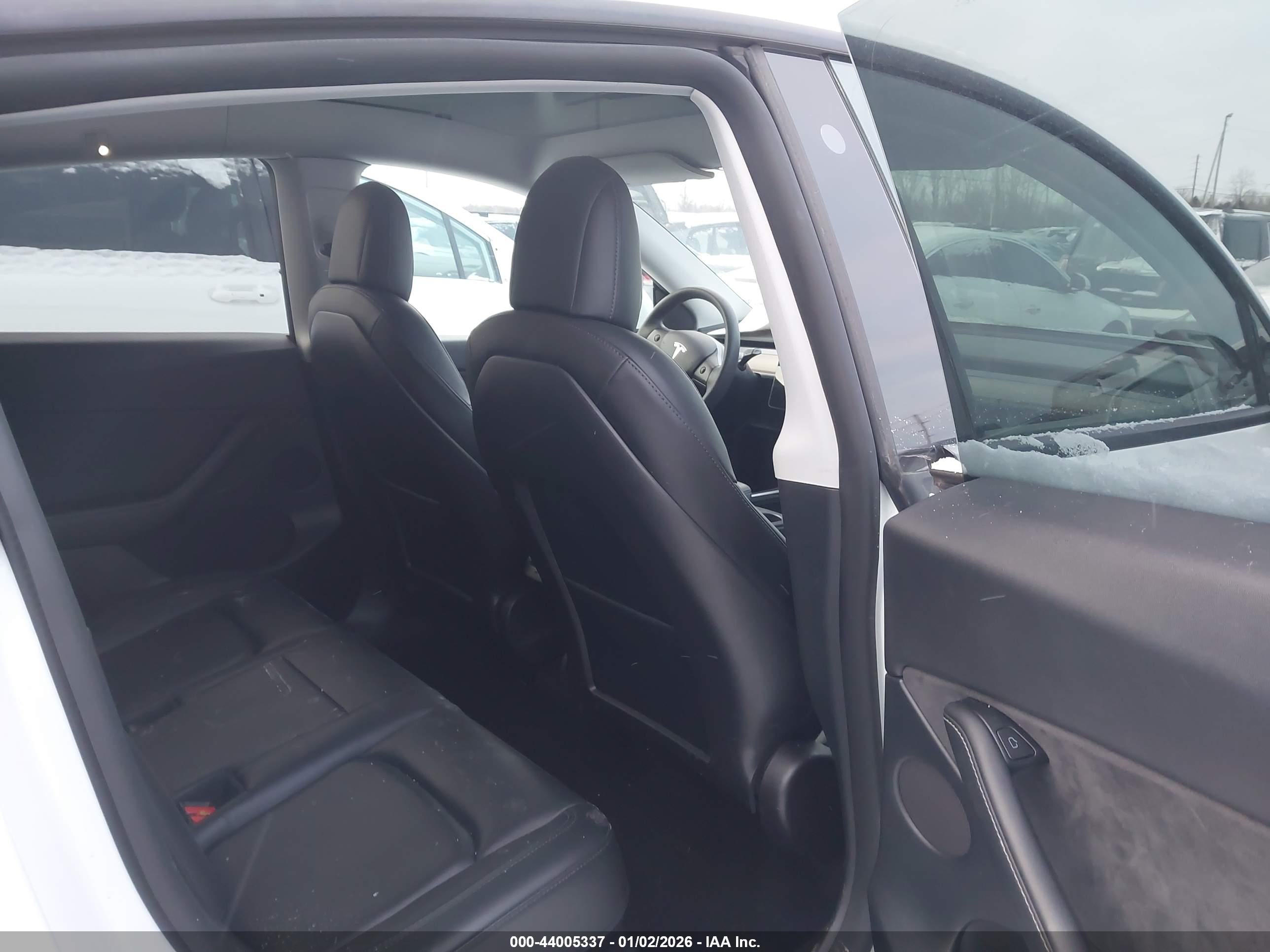 TESLA MODEL image 8