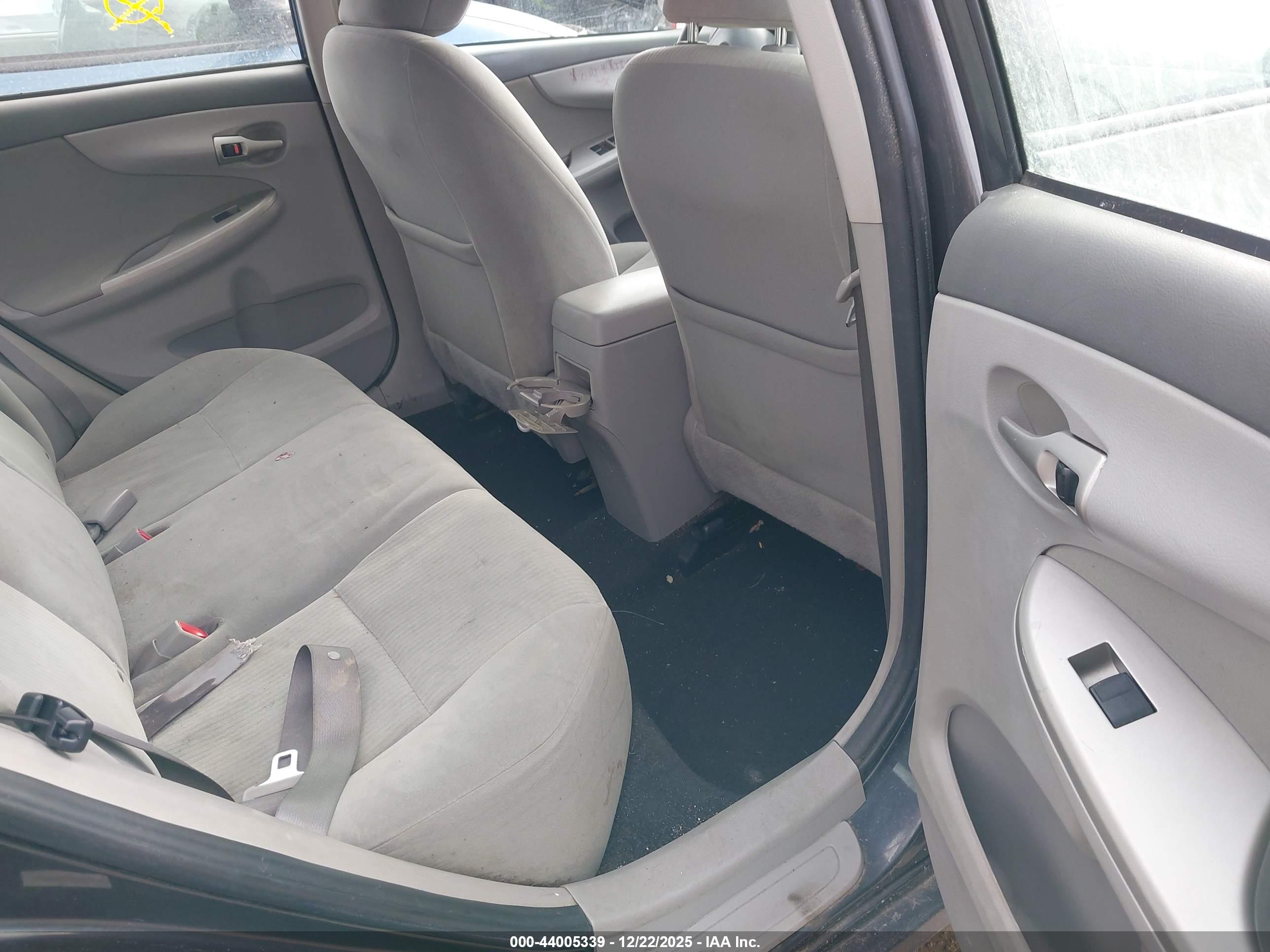 TOYOTA COROLLA image 8