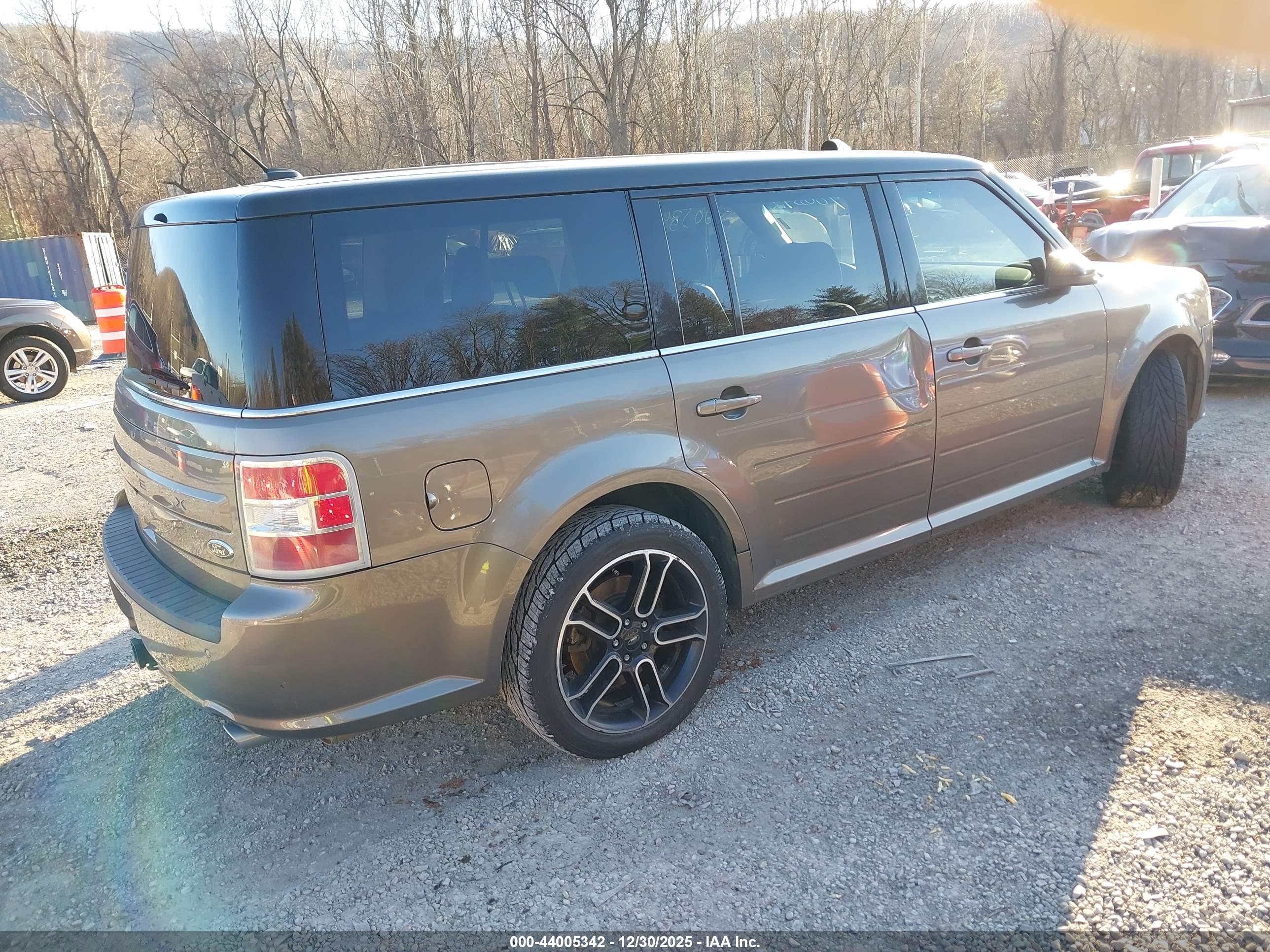 FORD FLEX image 4