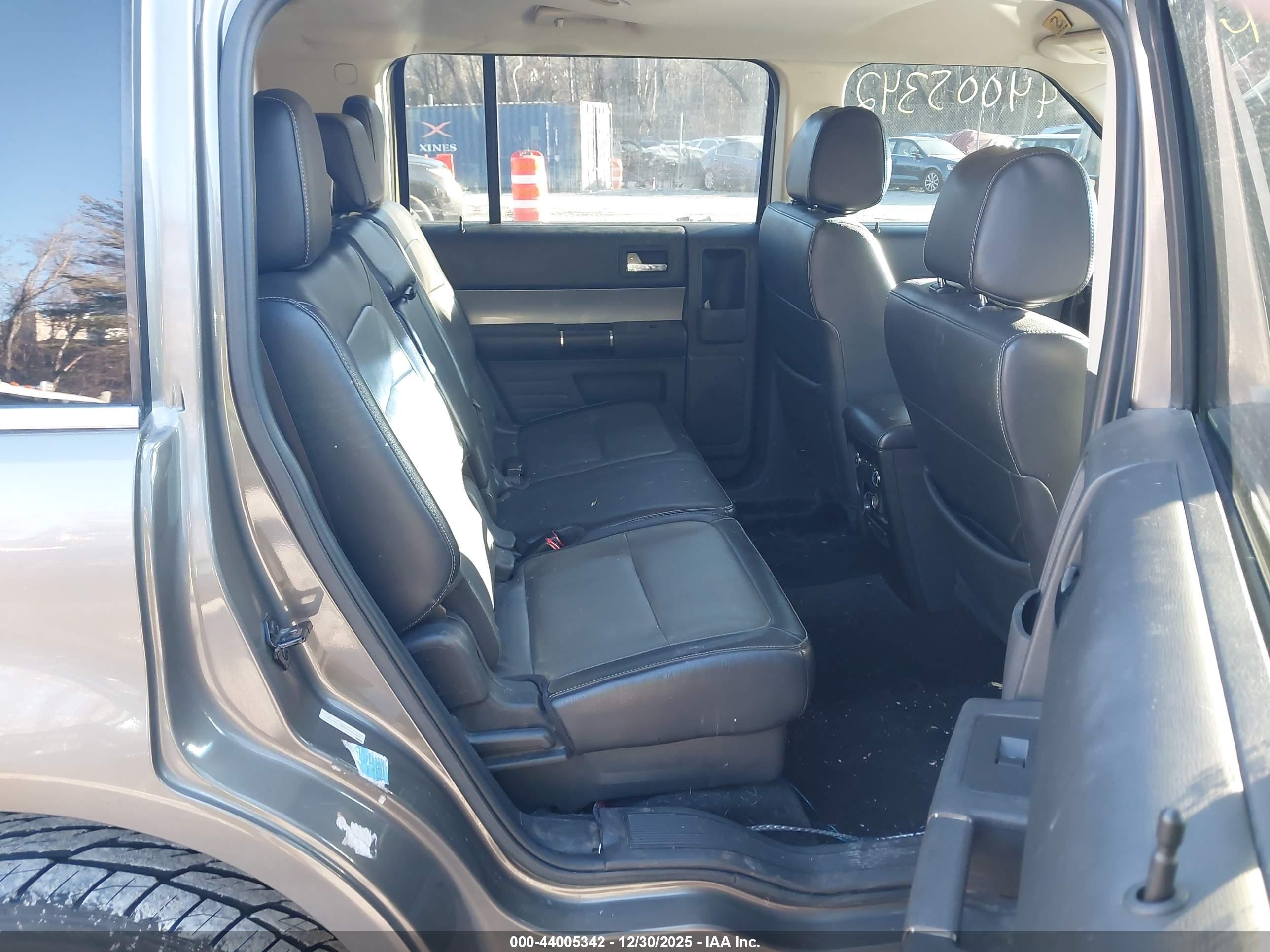 FORD FLEX image 8