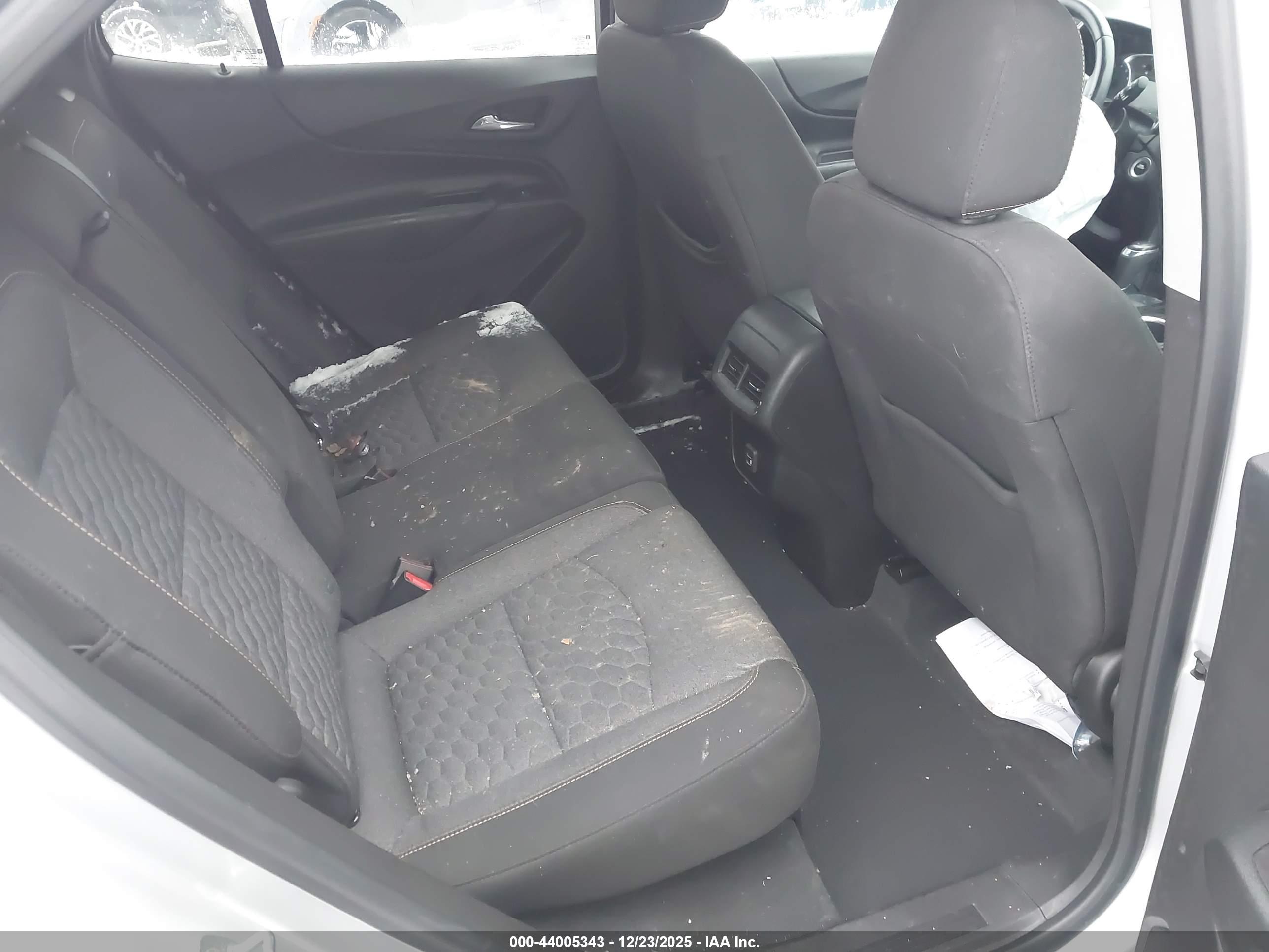 CHEVROLET EQUINOX image 8