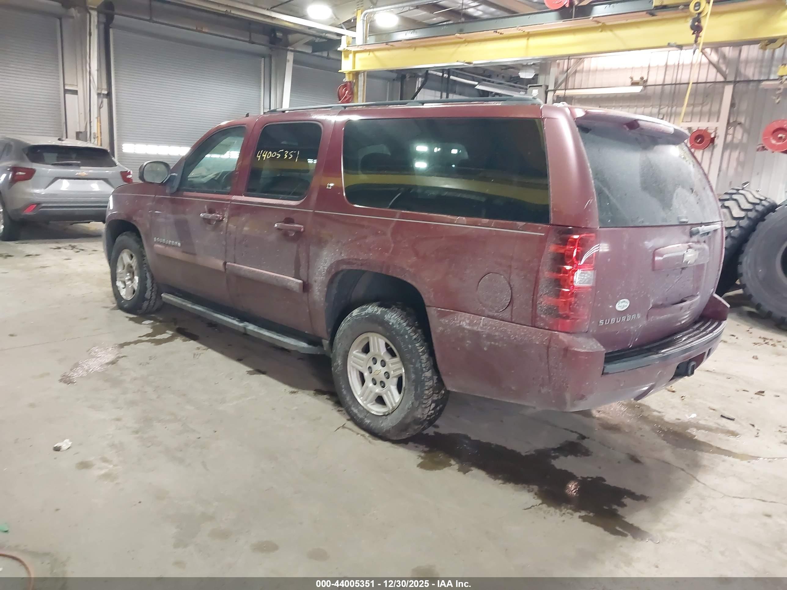 CHEVROLET SUBURBAN image 3