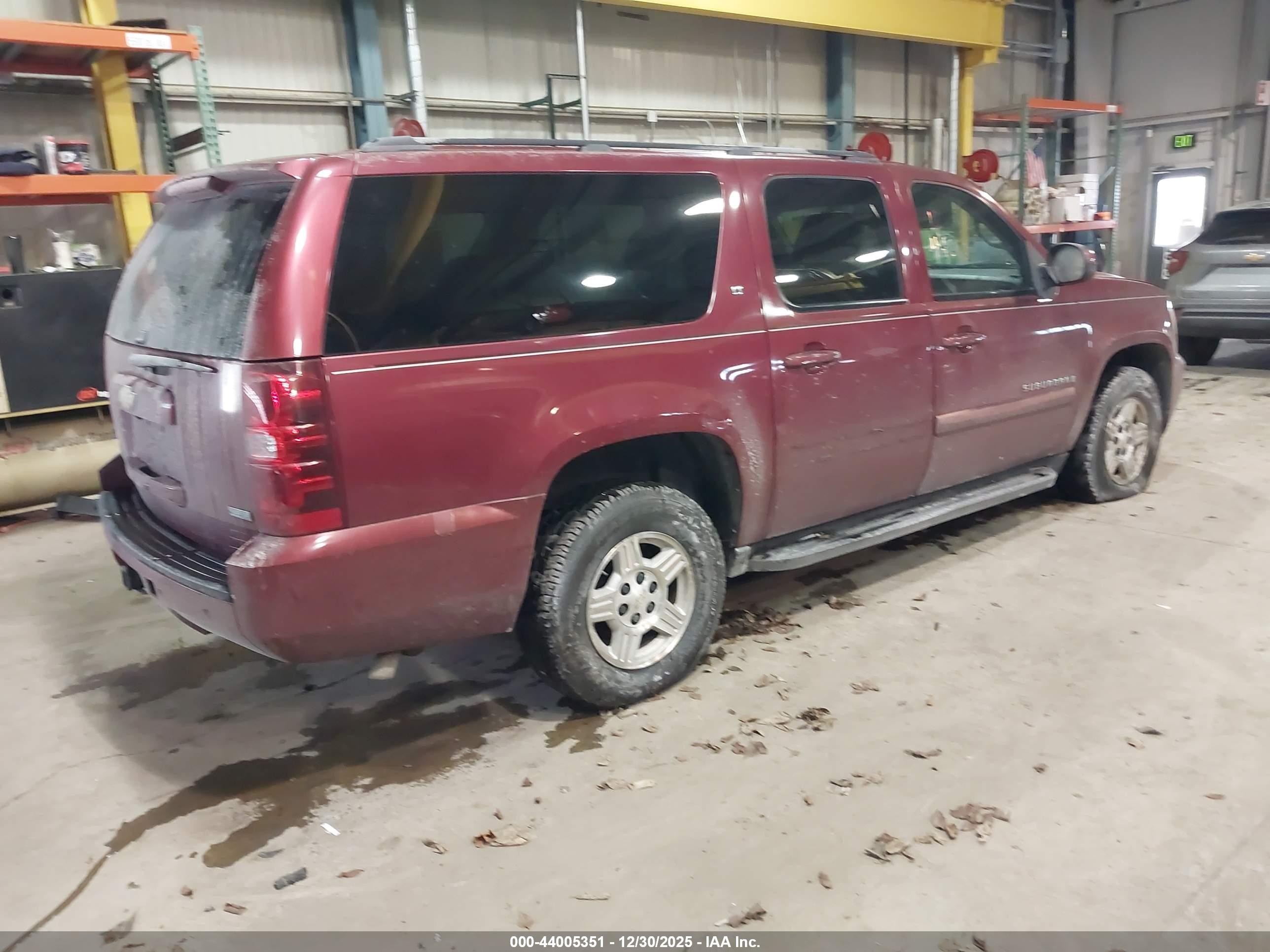CHEVROLET SUBURBAN image 4