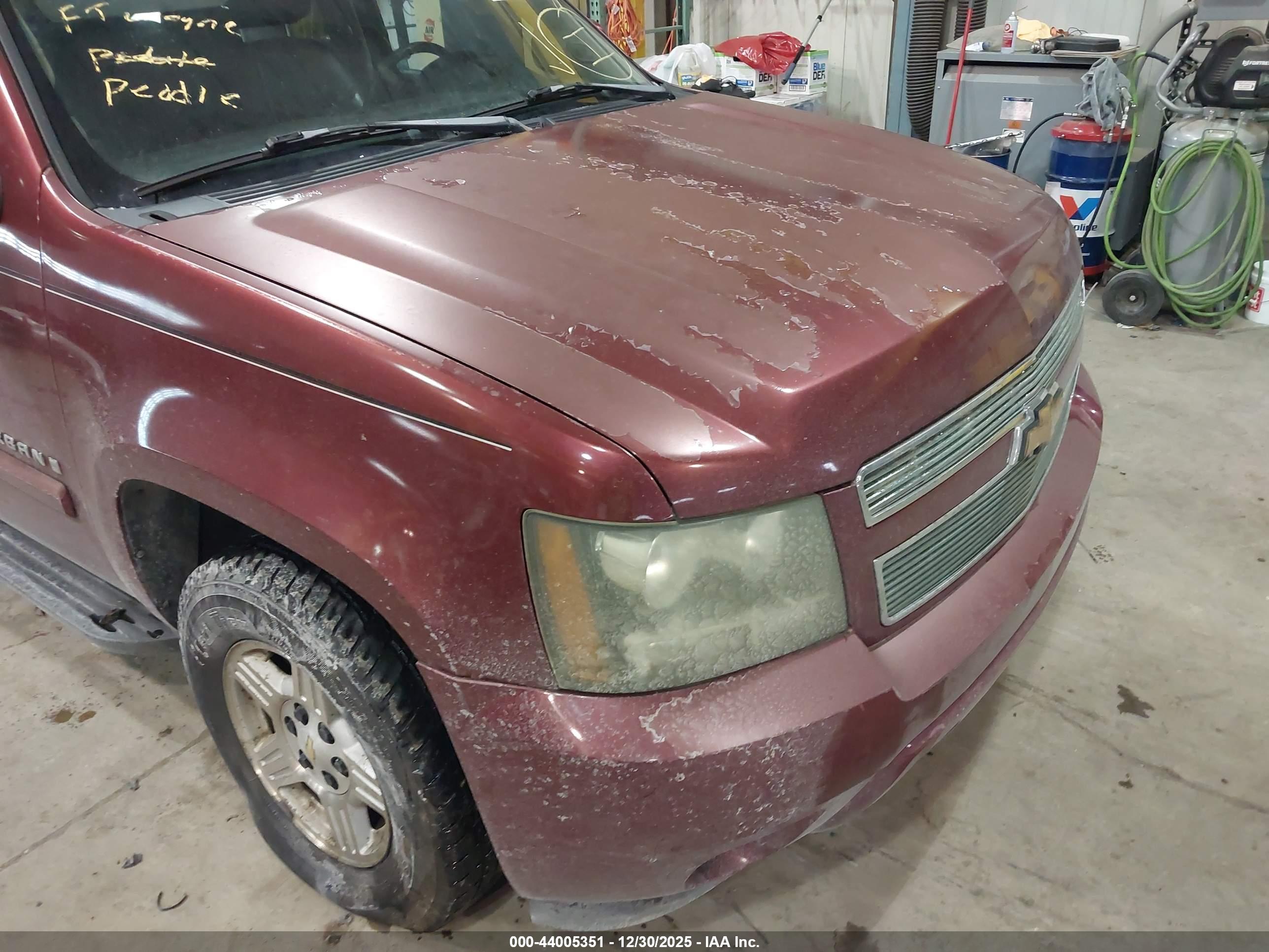 CHEVROLET SUBURBAN image 6