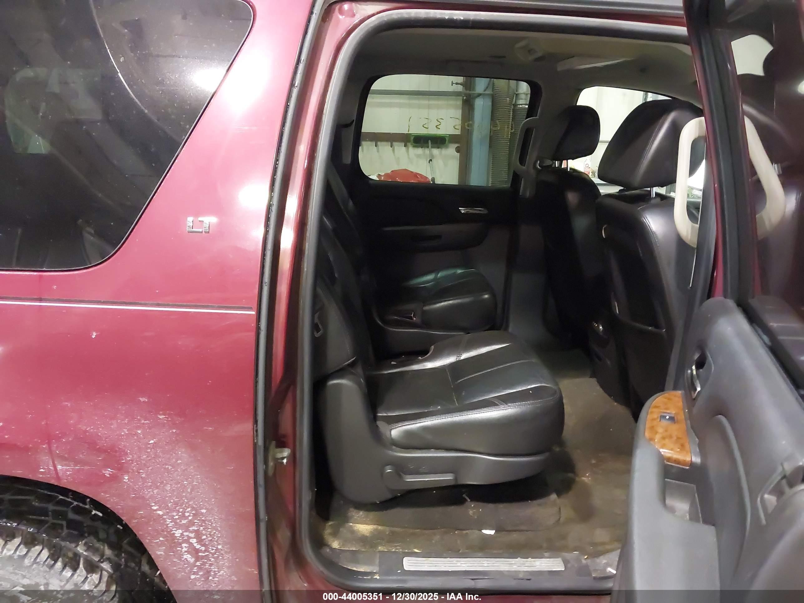 CHEVROLET SUBURBAN image 8