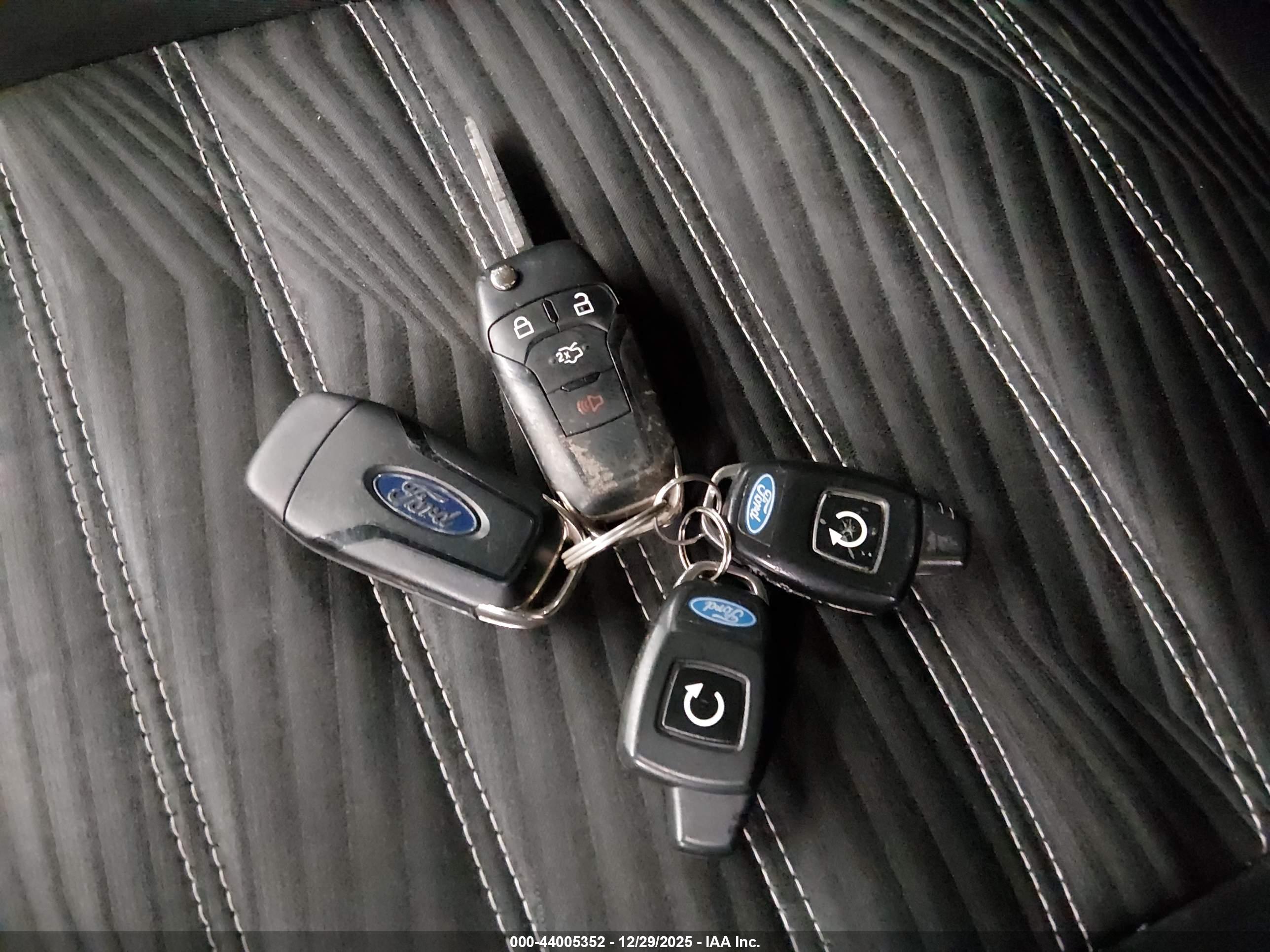 FORD FUSION image 11