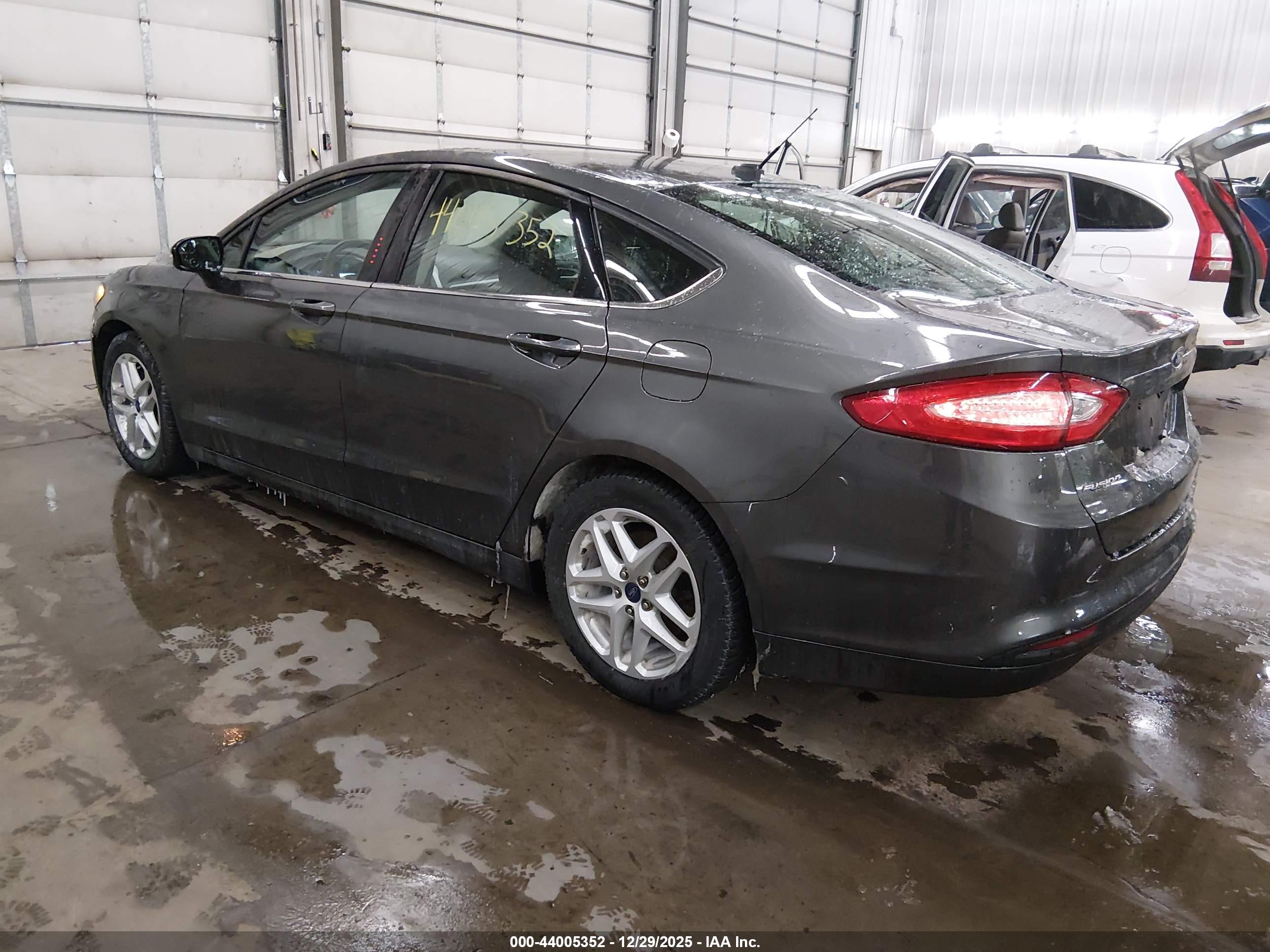 FORD FUSION image 3