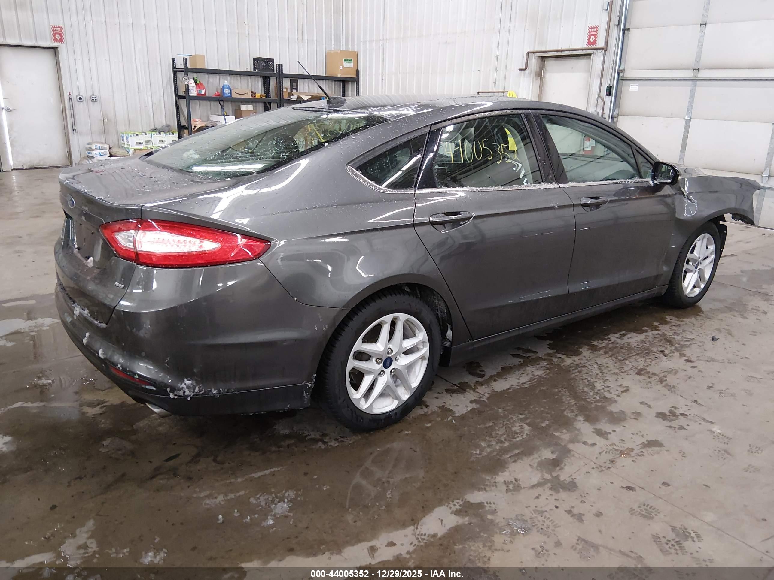 FORD FUSION image 4
