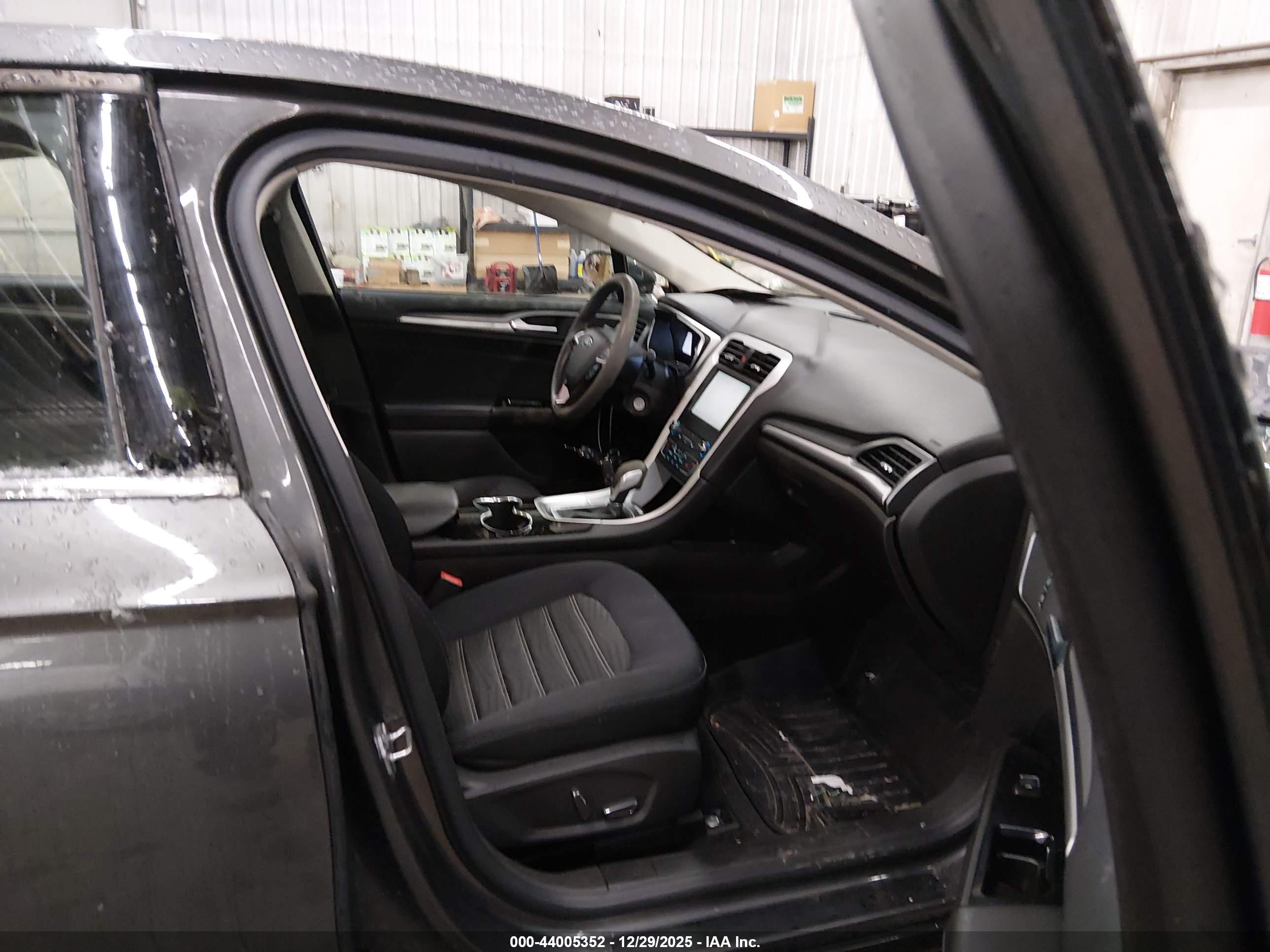 FORD FUSION image 5