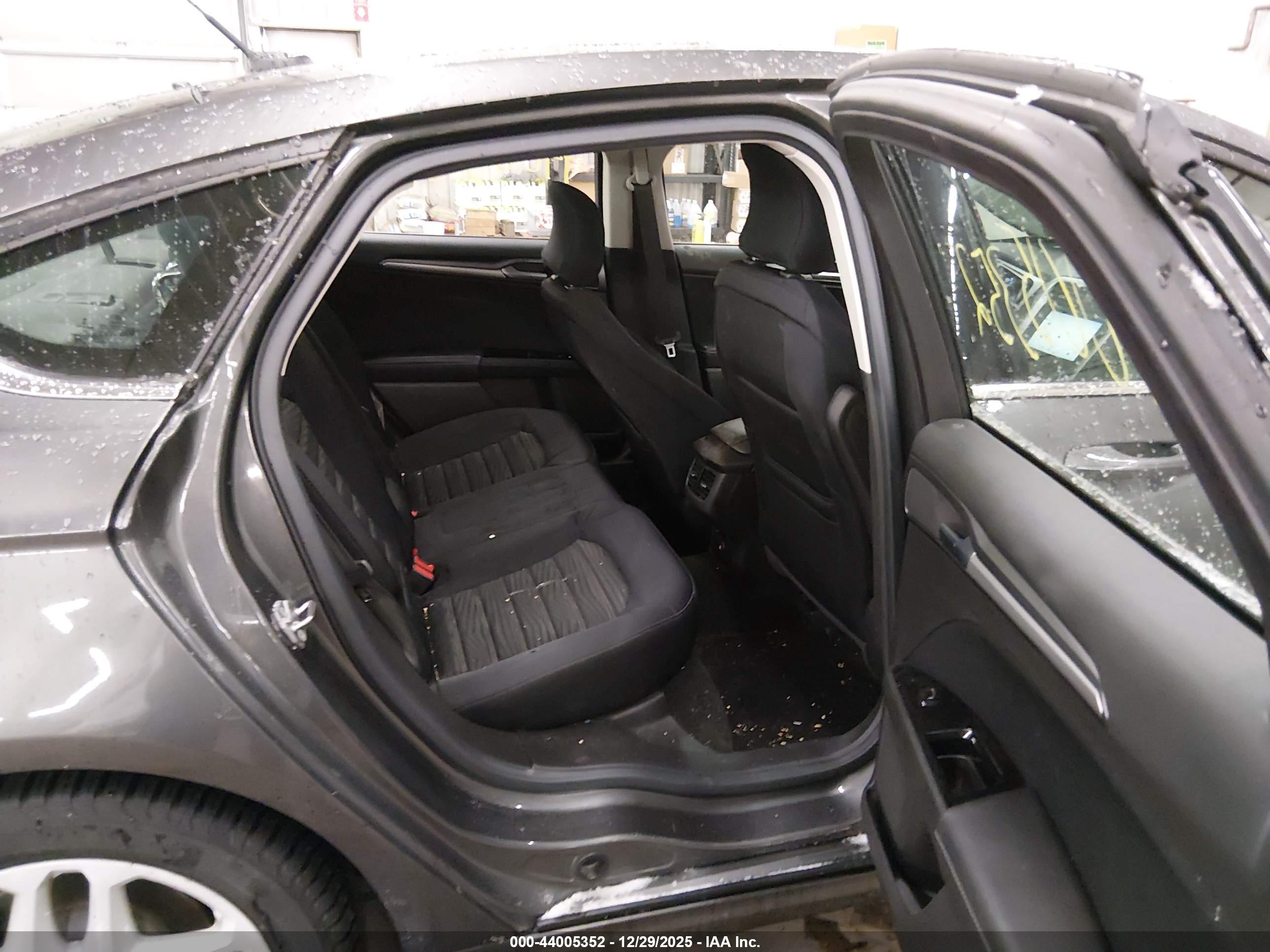 FORD FUSION image 8