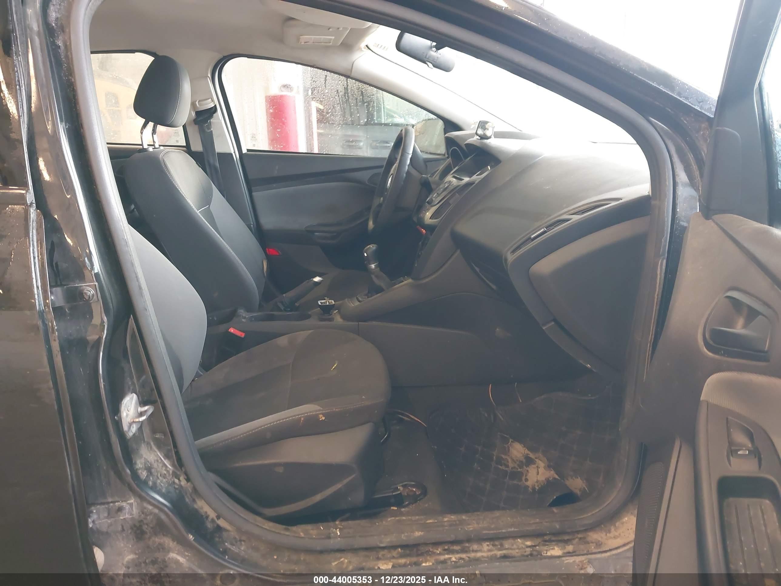 FORD FOCUS image 5