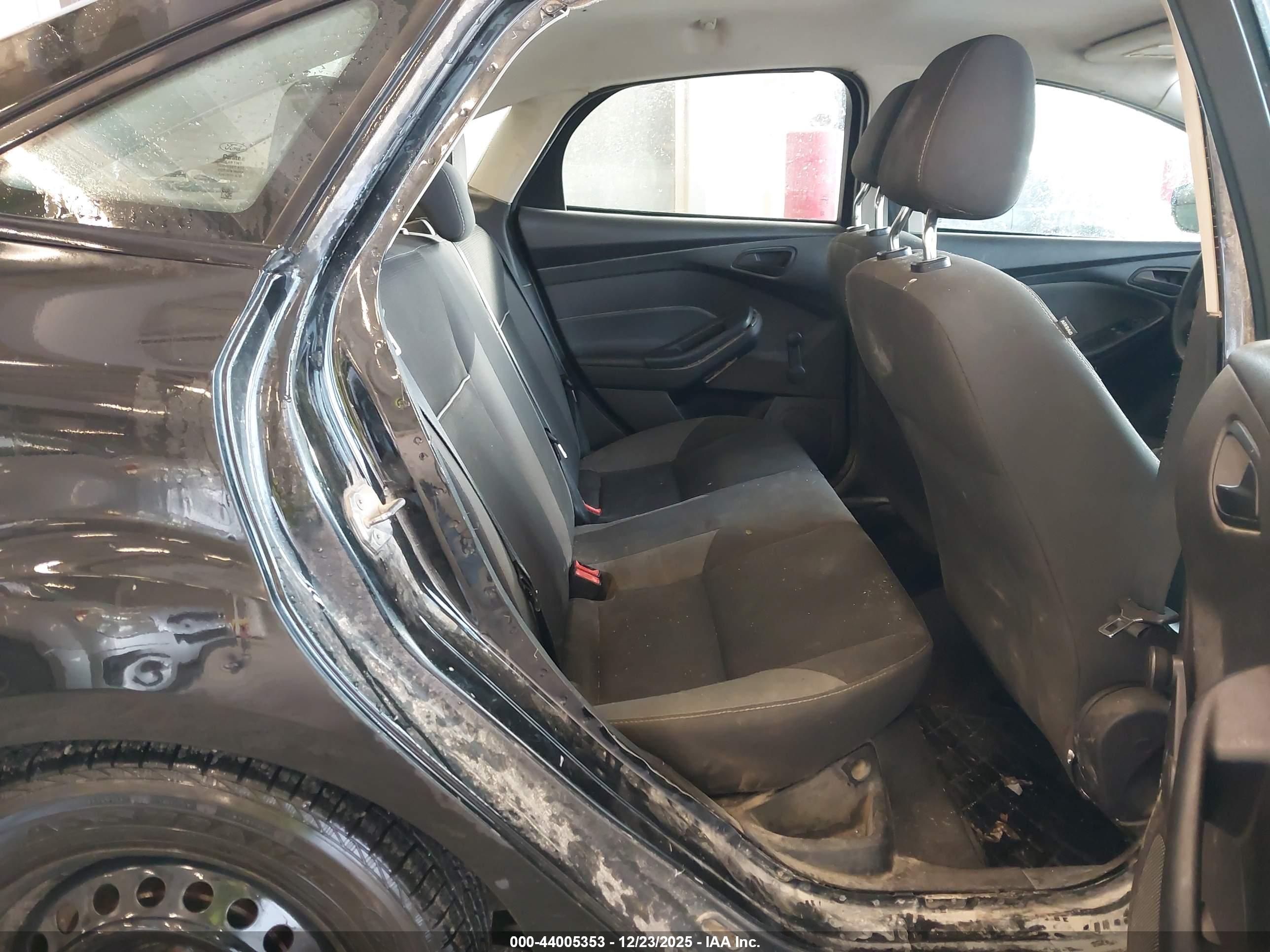 FORD FOCUS image 8