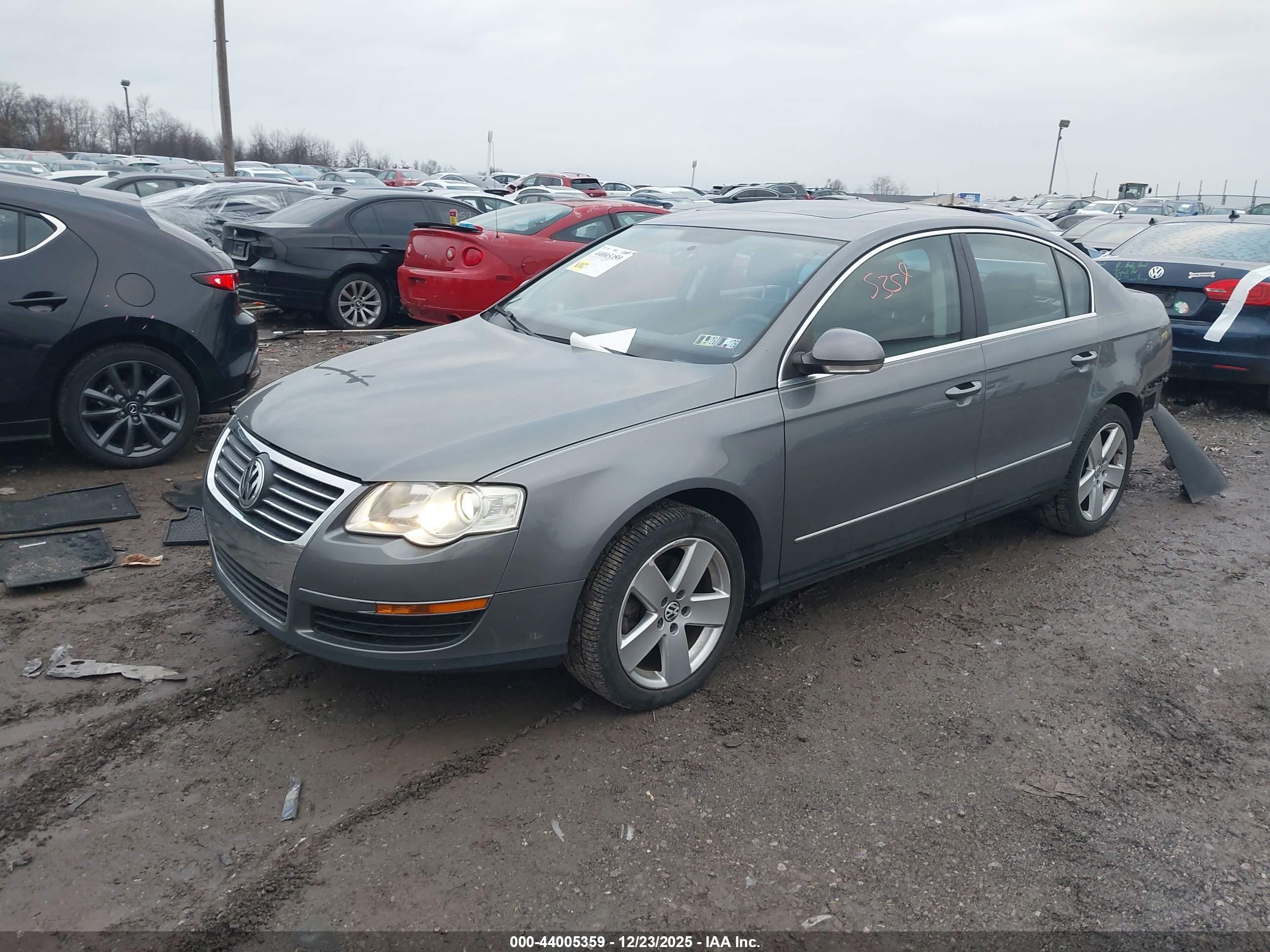 VOLKSWAGEN PASSAT image 2