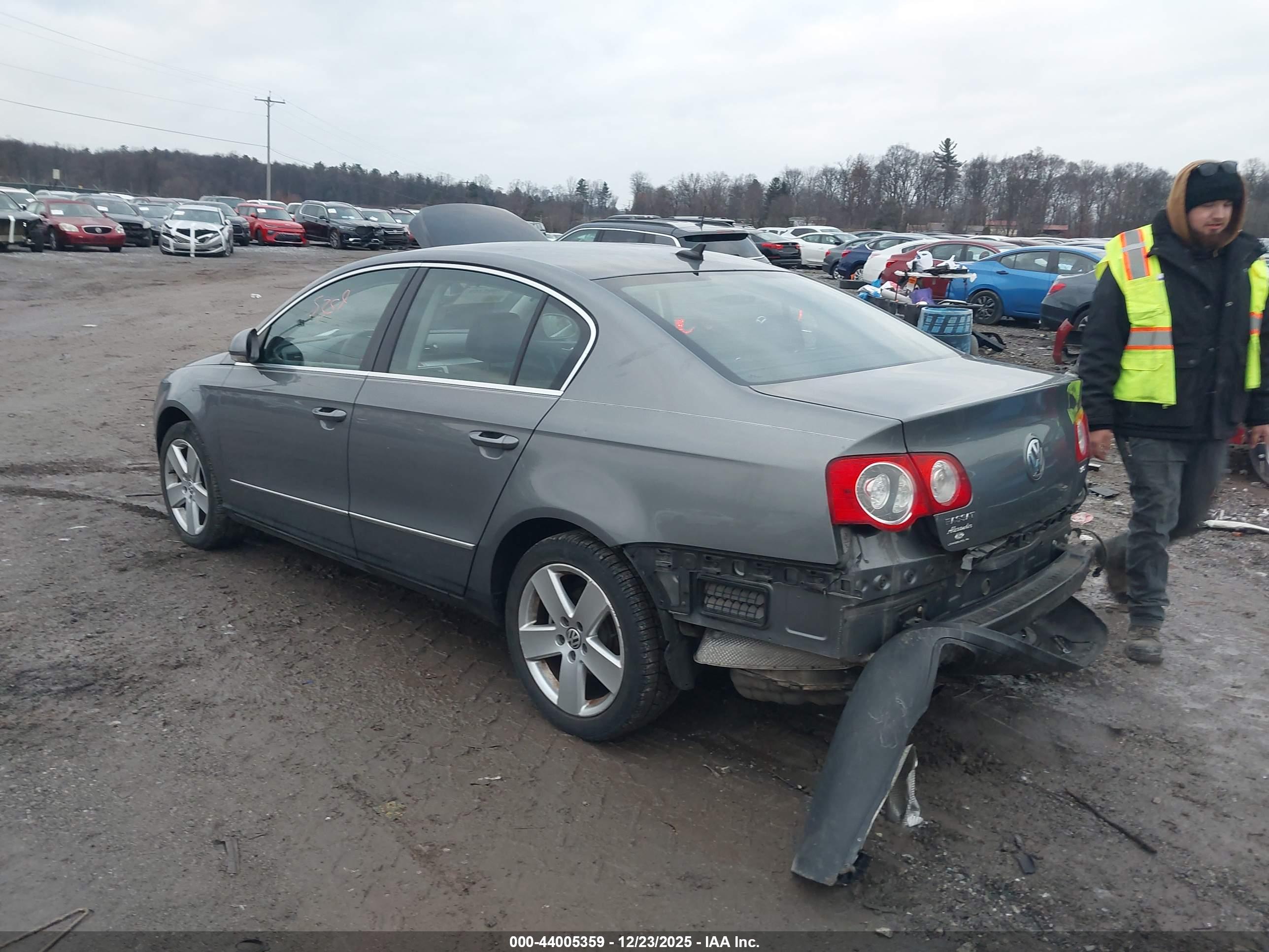 VOLKSWAGEN PASSAT image 3