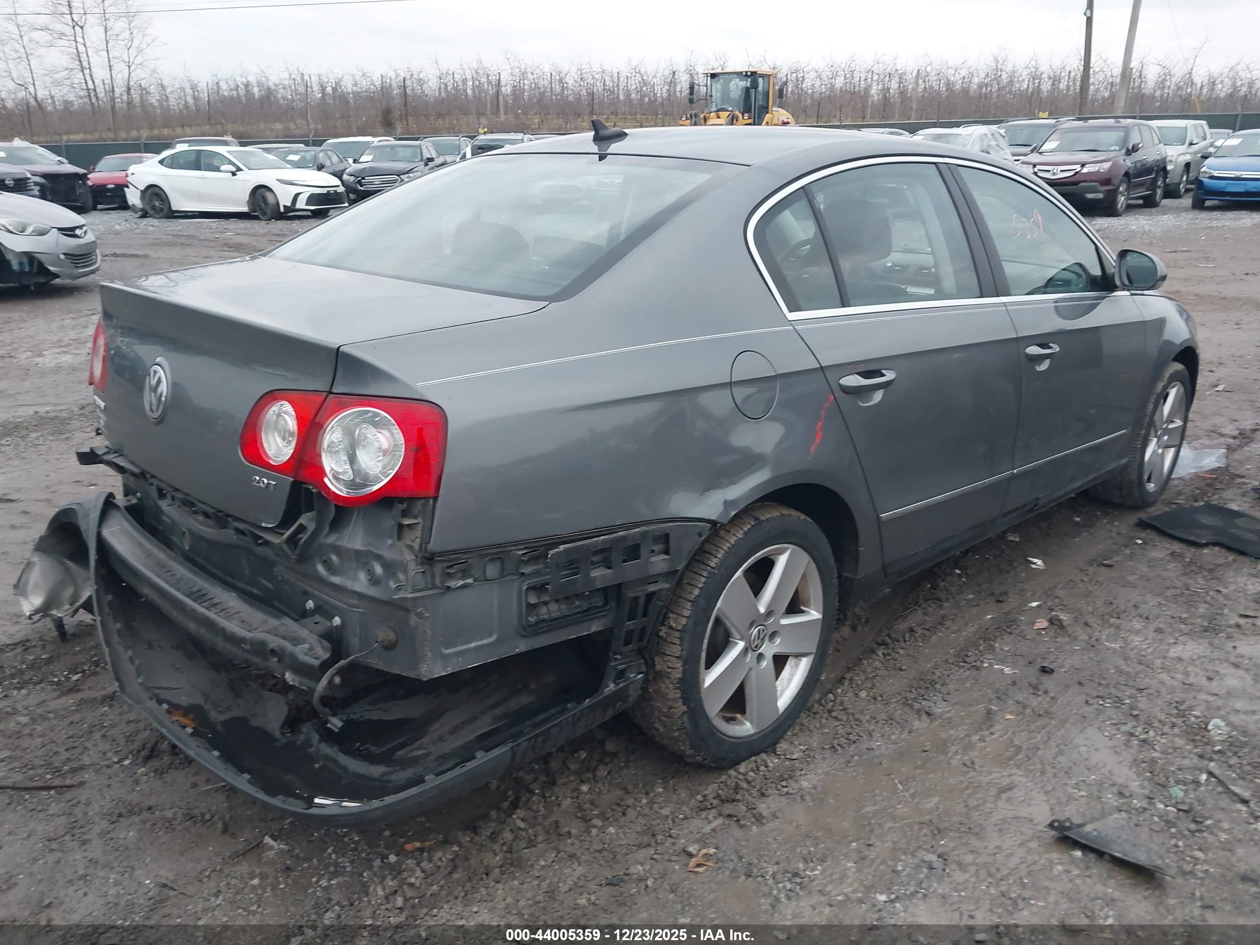 VOLKSWAGEN PASSAT image 4