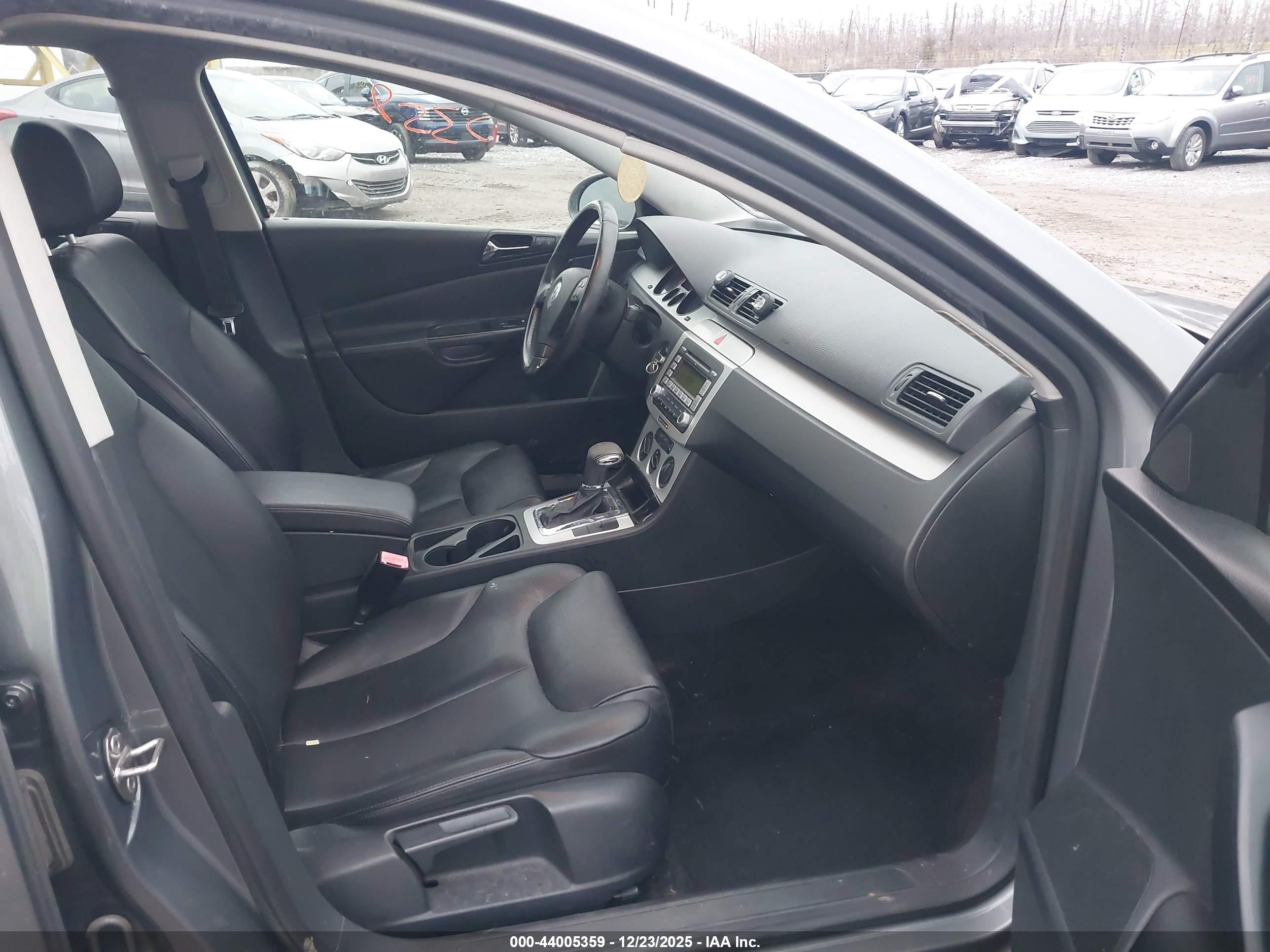 VOLKSWAGEN PASSAT image 5
