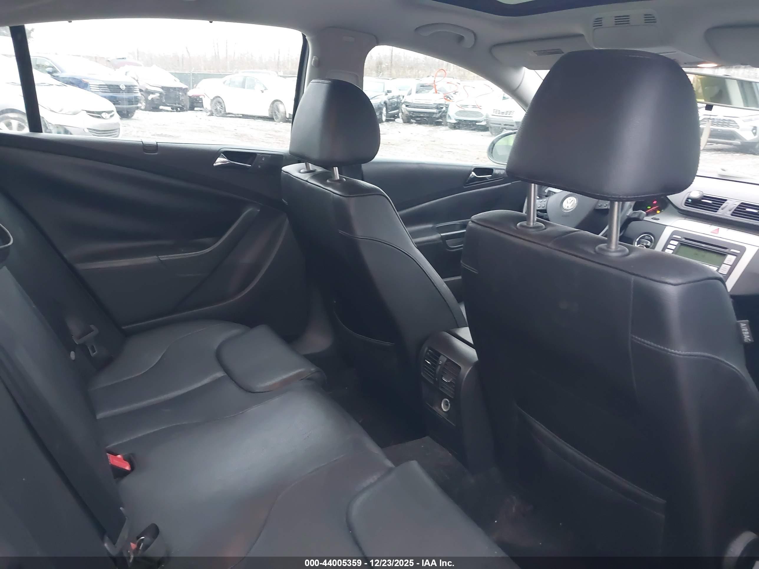 VOLKSWAGEN PASSAT image 8