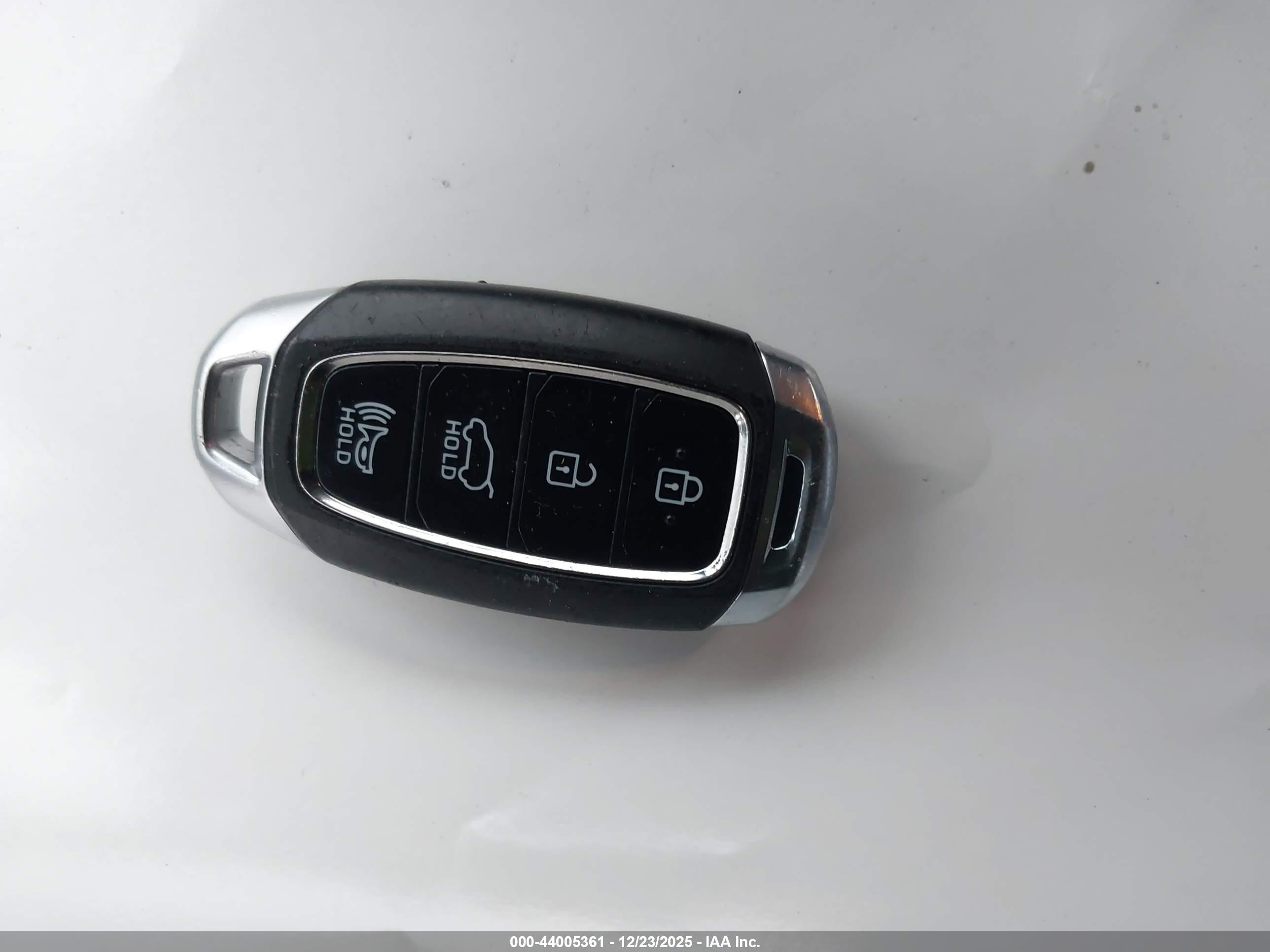 HYUNDAI ELANTRA image 11